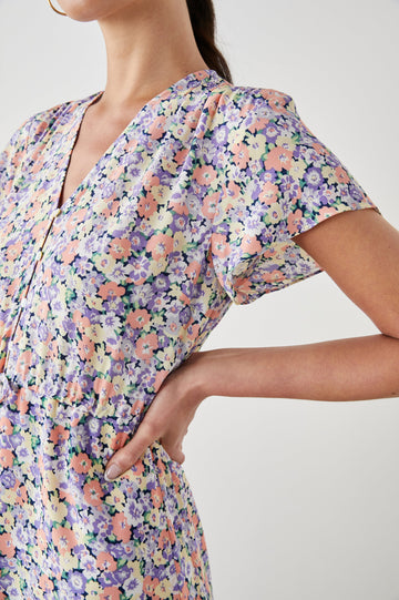 ABIGAIL-POSY-FIELD-DETAIL