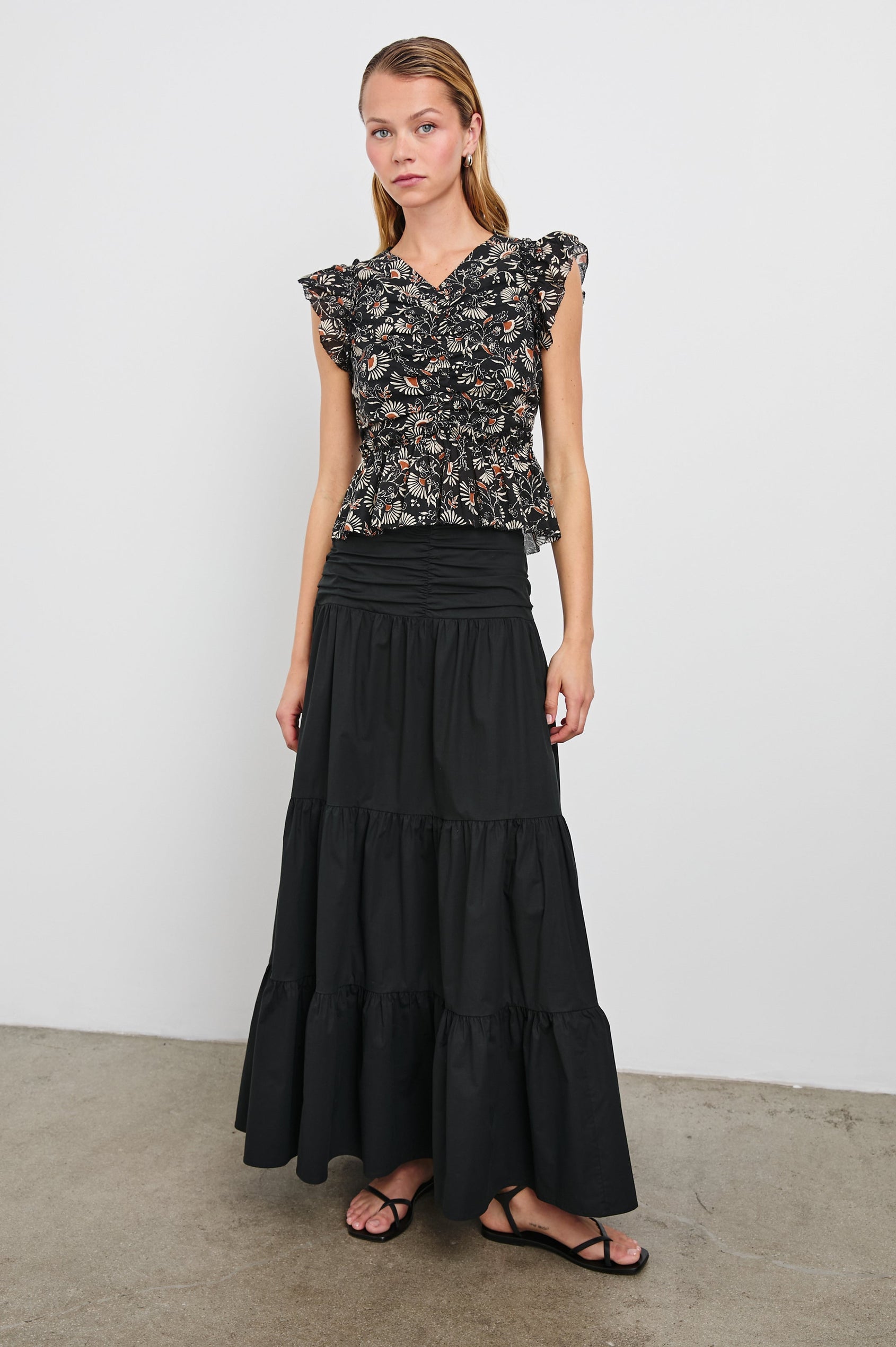 AGATHA-BLACK-FRONT UNTUCKED