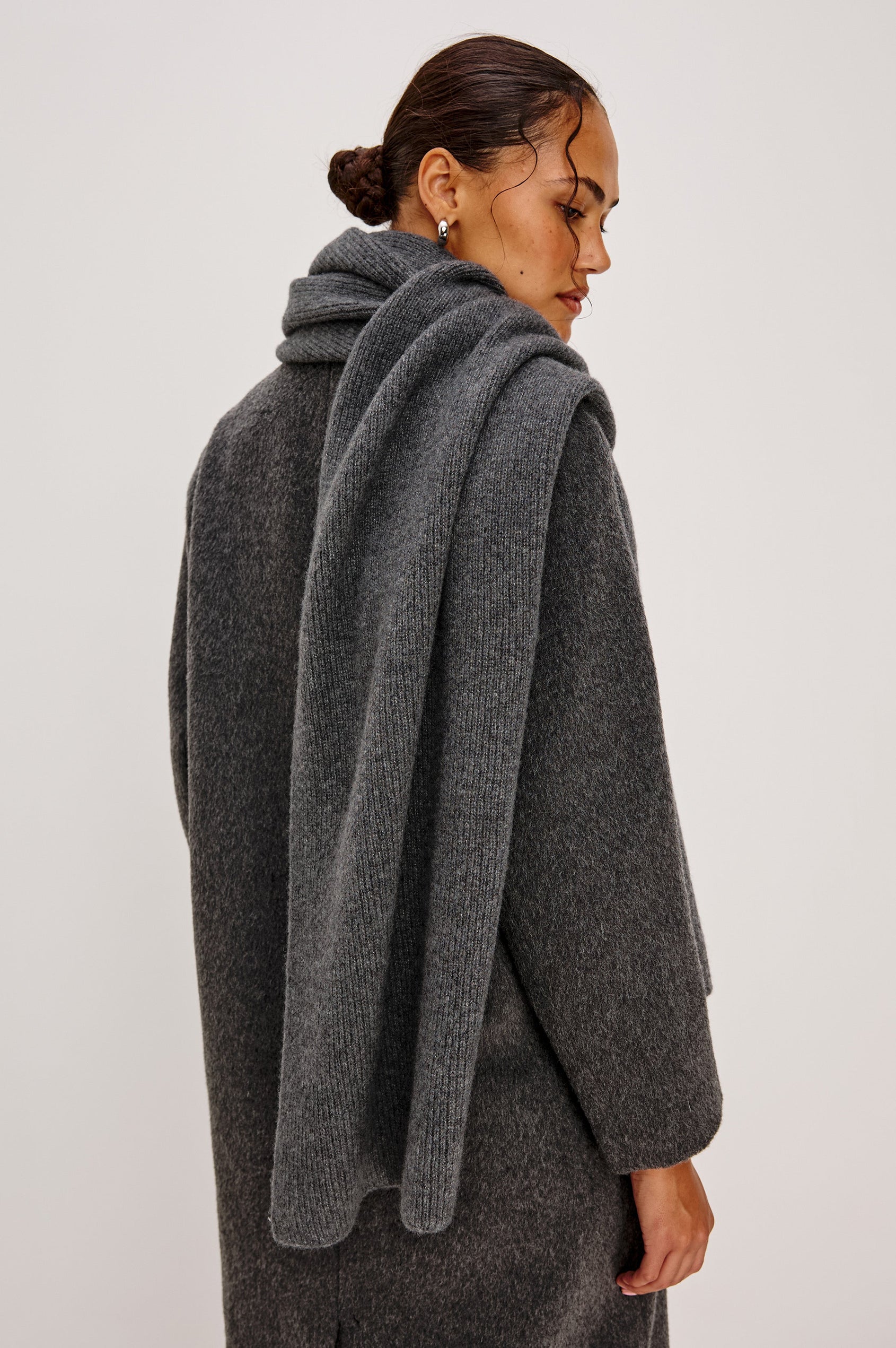 Alps cashmere silk scarf in Thunder grey colorway. Back view featured on model.