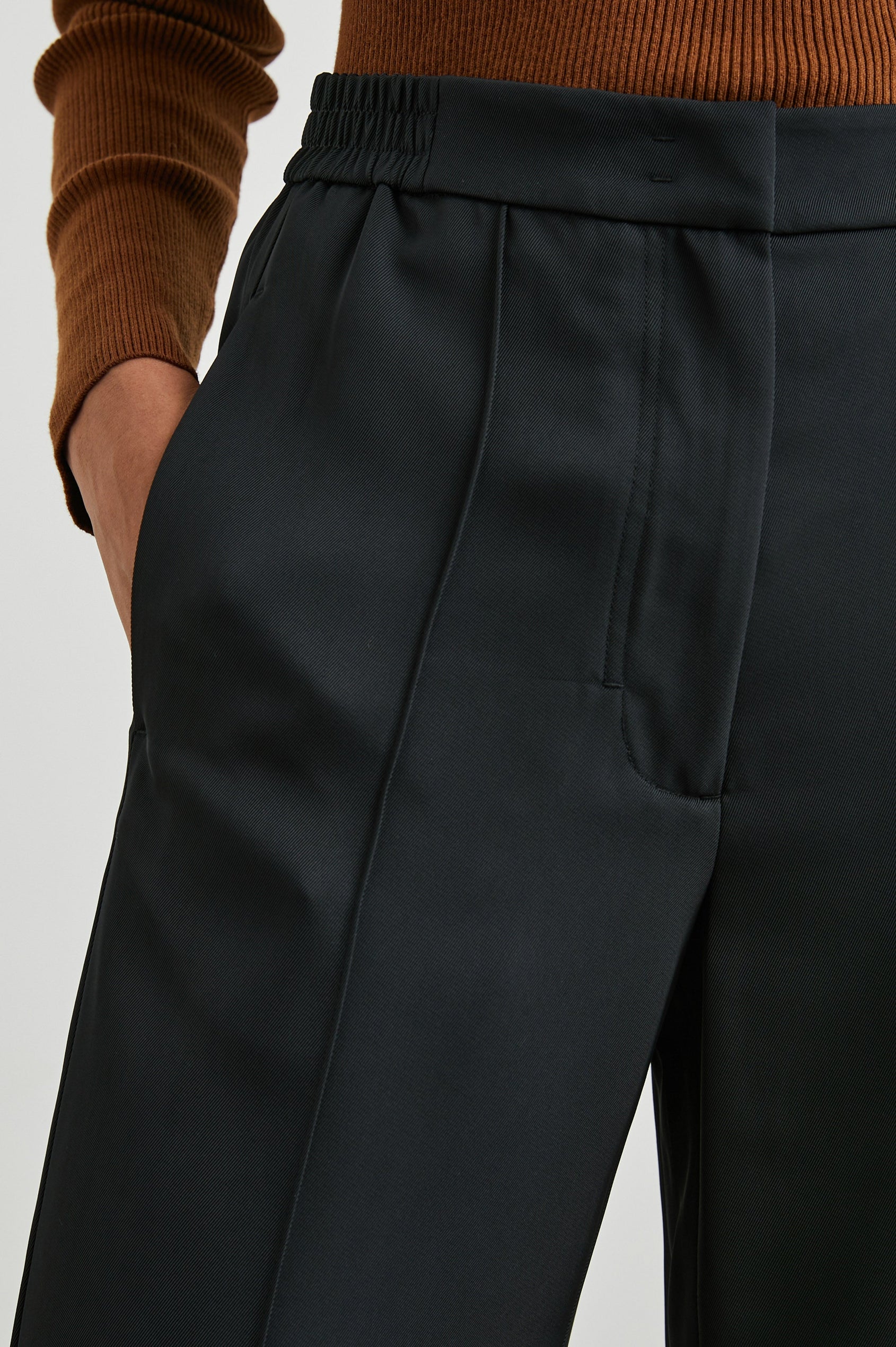 ALTA-SHINY-BLACK-DETAIL