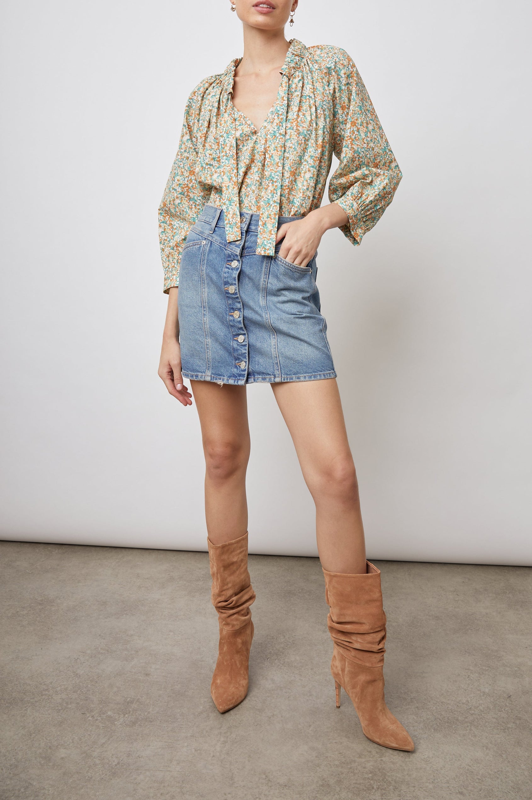 AMAL-CASSIA-FULL FRONT BODY TUCKED IN