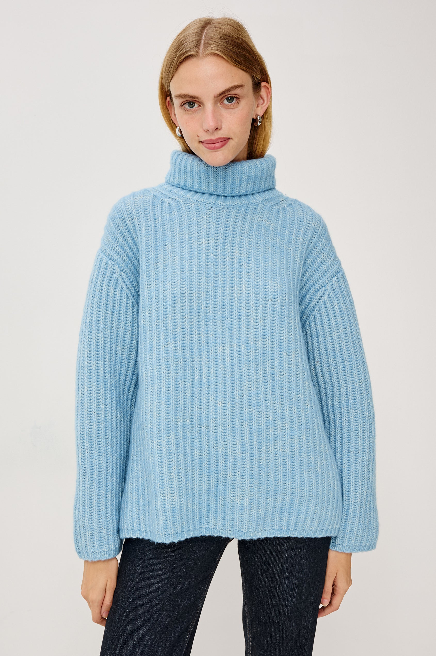 ANJA SWEATER - LIGHT BLUE