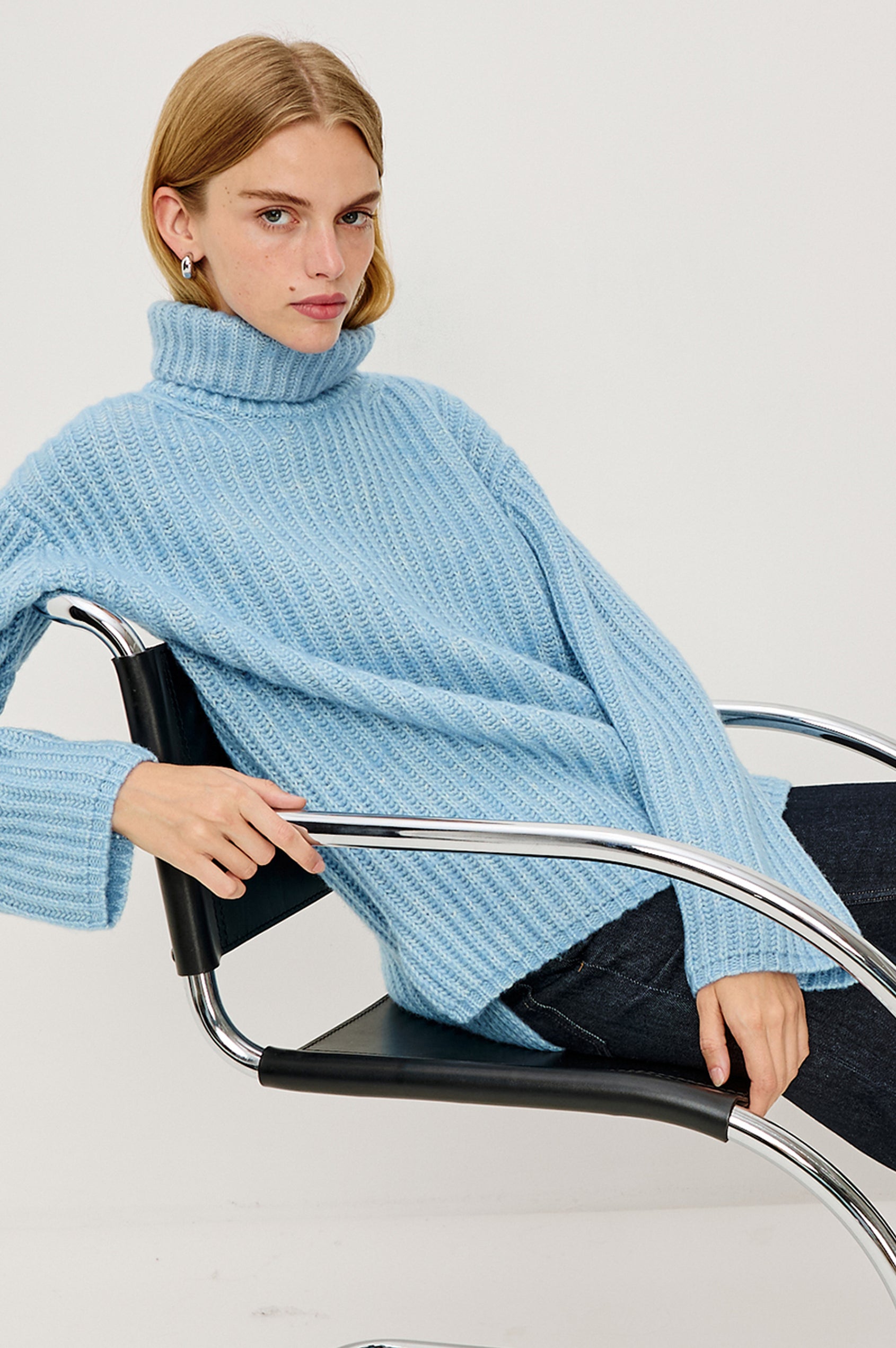 ANJA SWEATER - LIGHT BLUE