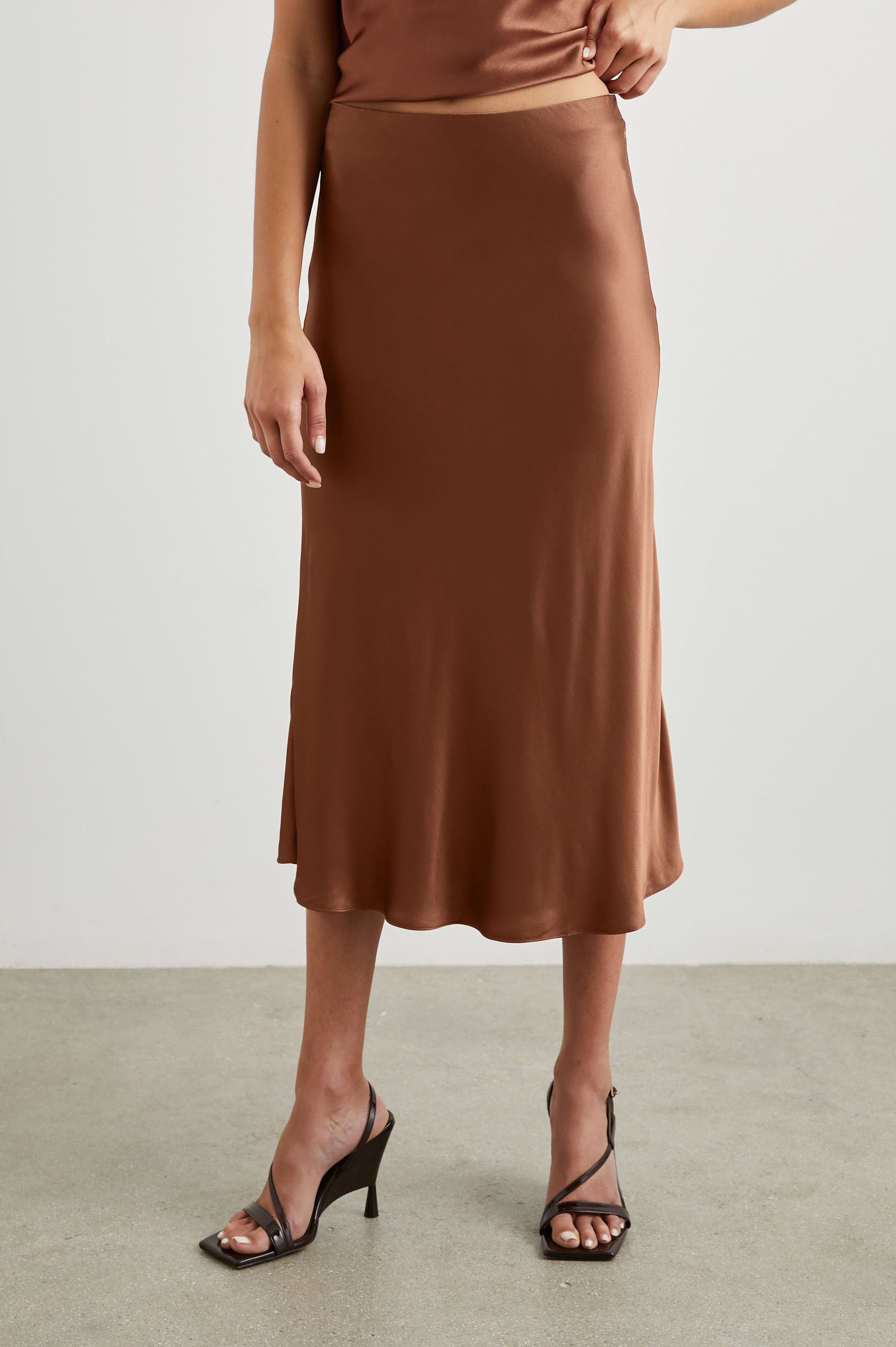 ANYA-CEDAR-FRONT ANGLE