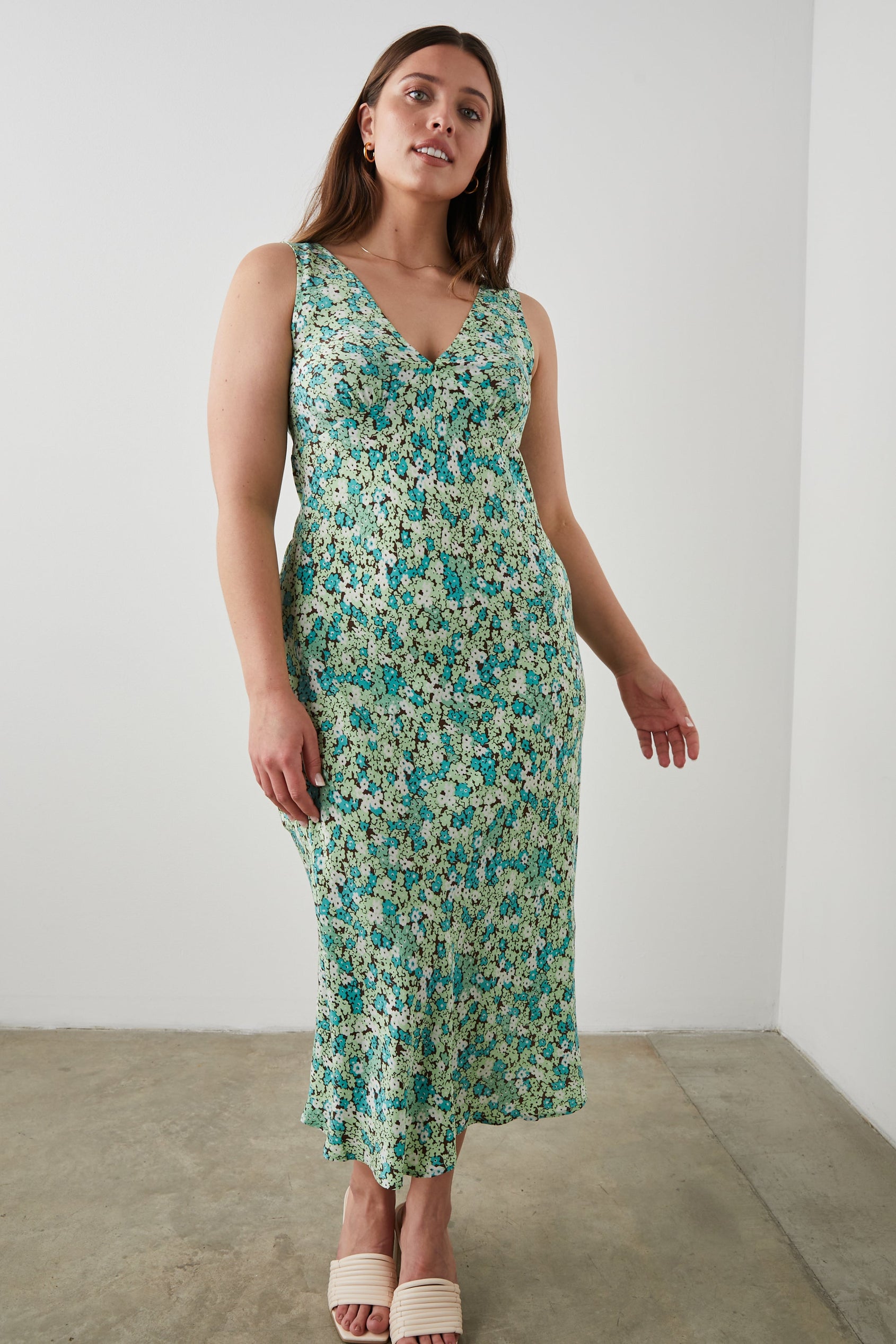 AUDRINA DRESS EMERALD BLOOM - MODEL 2 FRONT FULL BODY