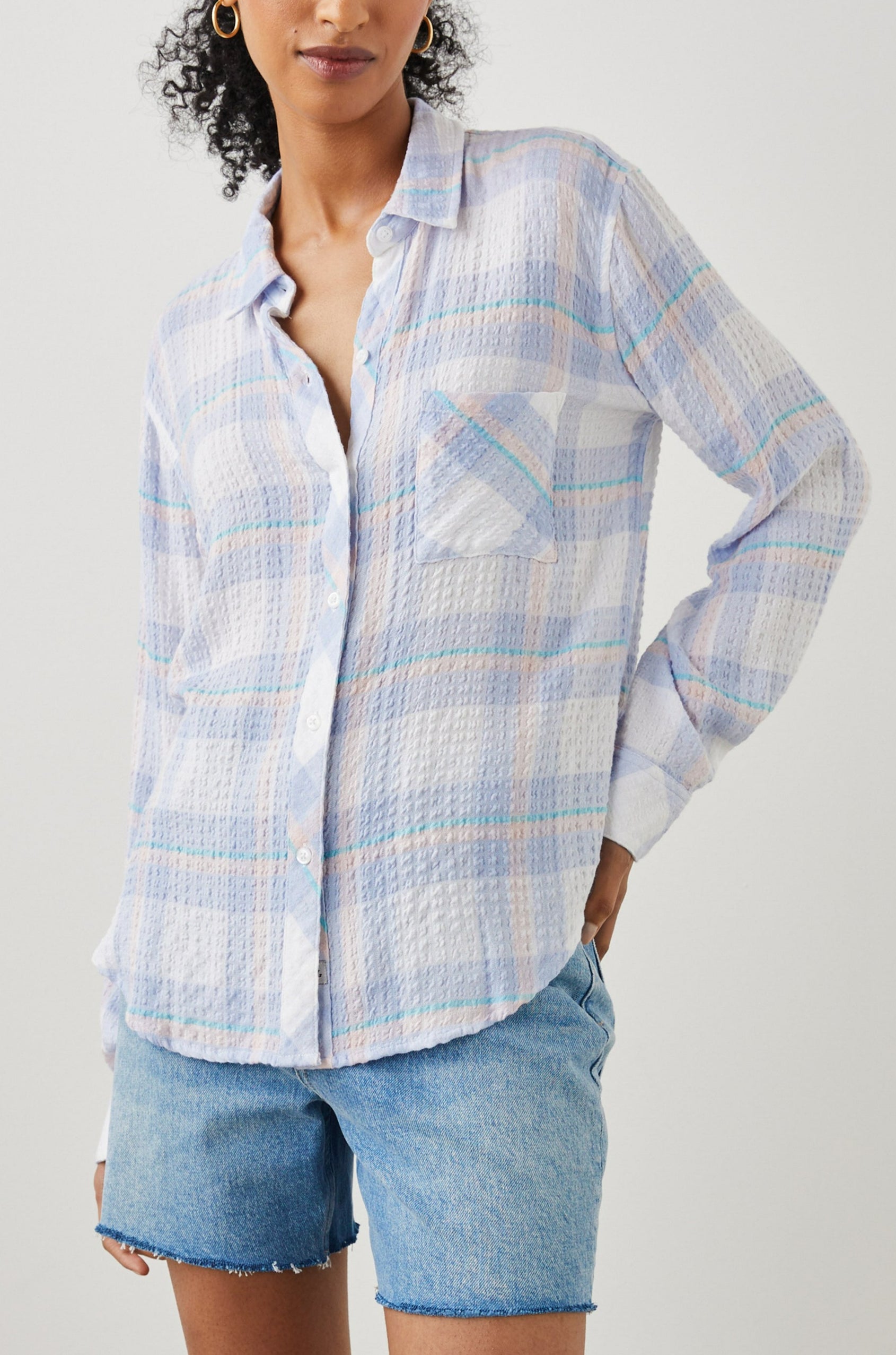 BRADY SHIRT WHITE PERRIWINKLE PEACH - FRONT BODY IN MOTION