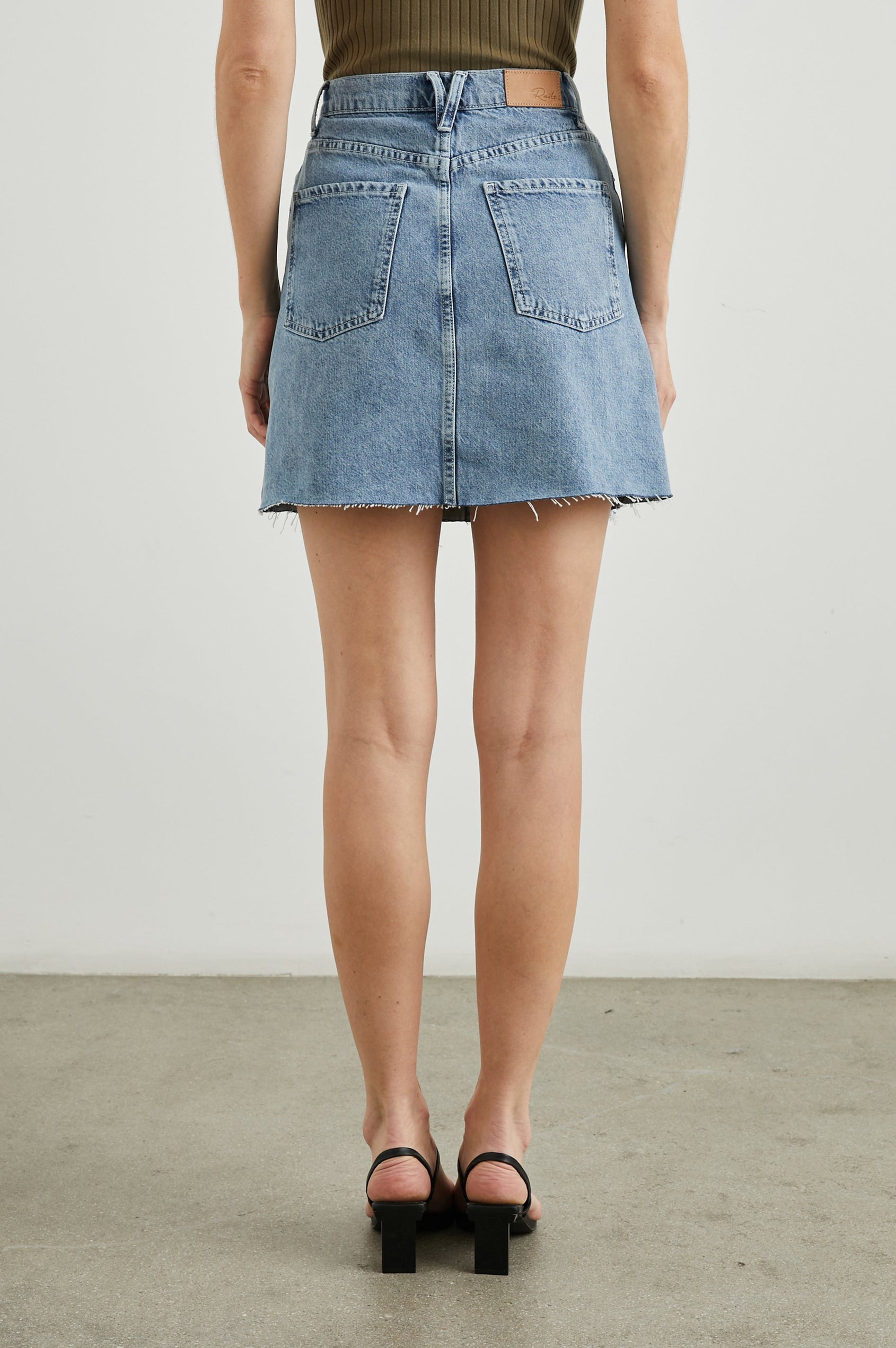 BRENTWOOD-BLUE-HAZE-BACK