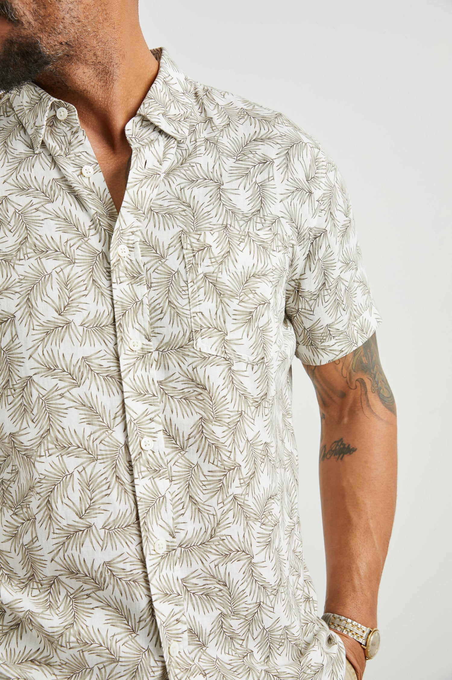 CARSON SHIRT - PALM AMERICANO WHITE - FRONT DETAILS