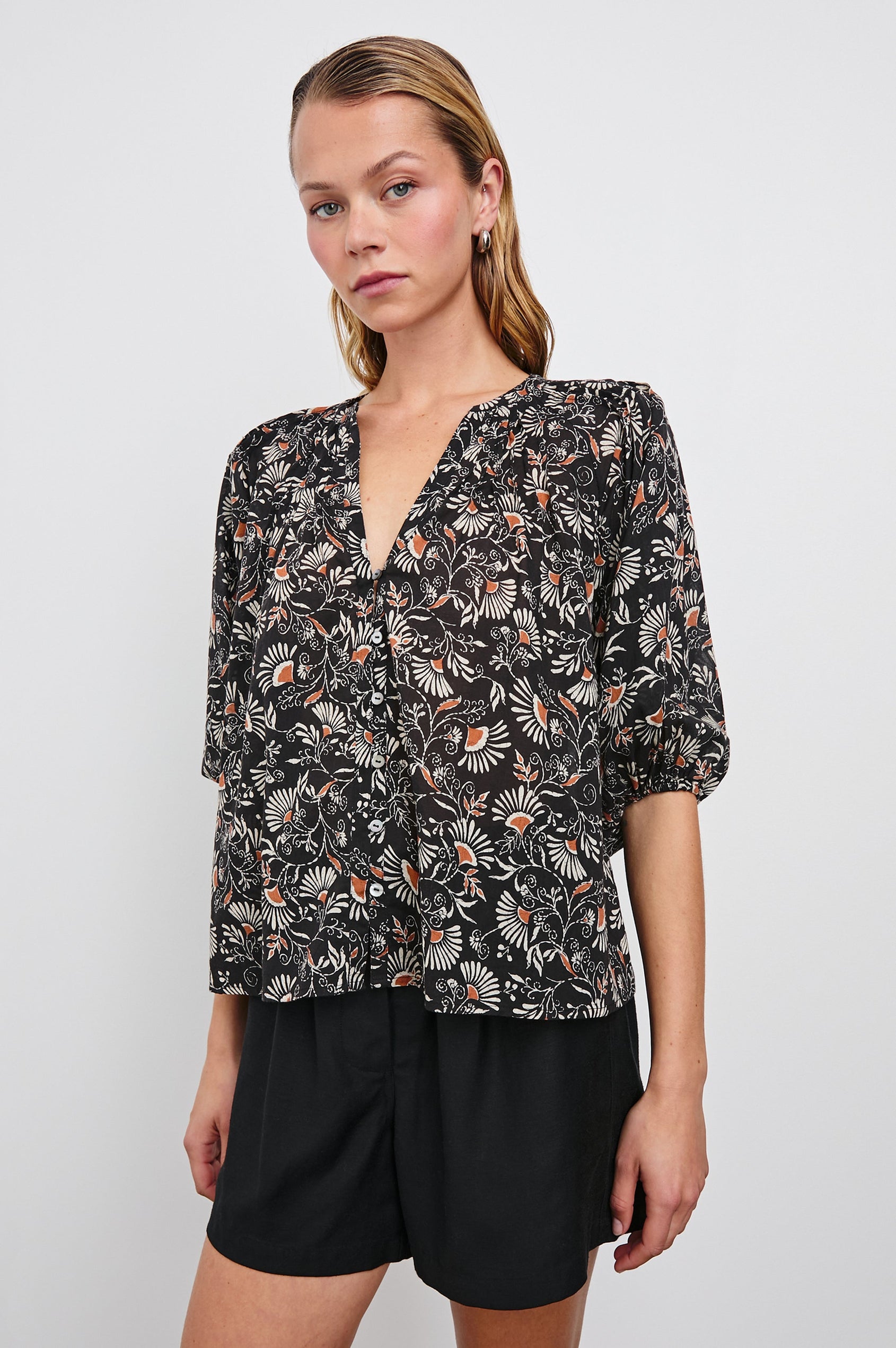 CASSAT-CASSIA-FRONT UNTUCKED