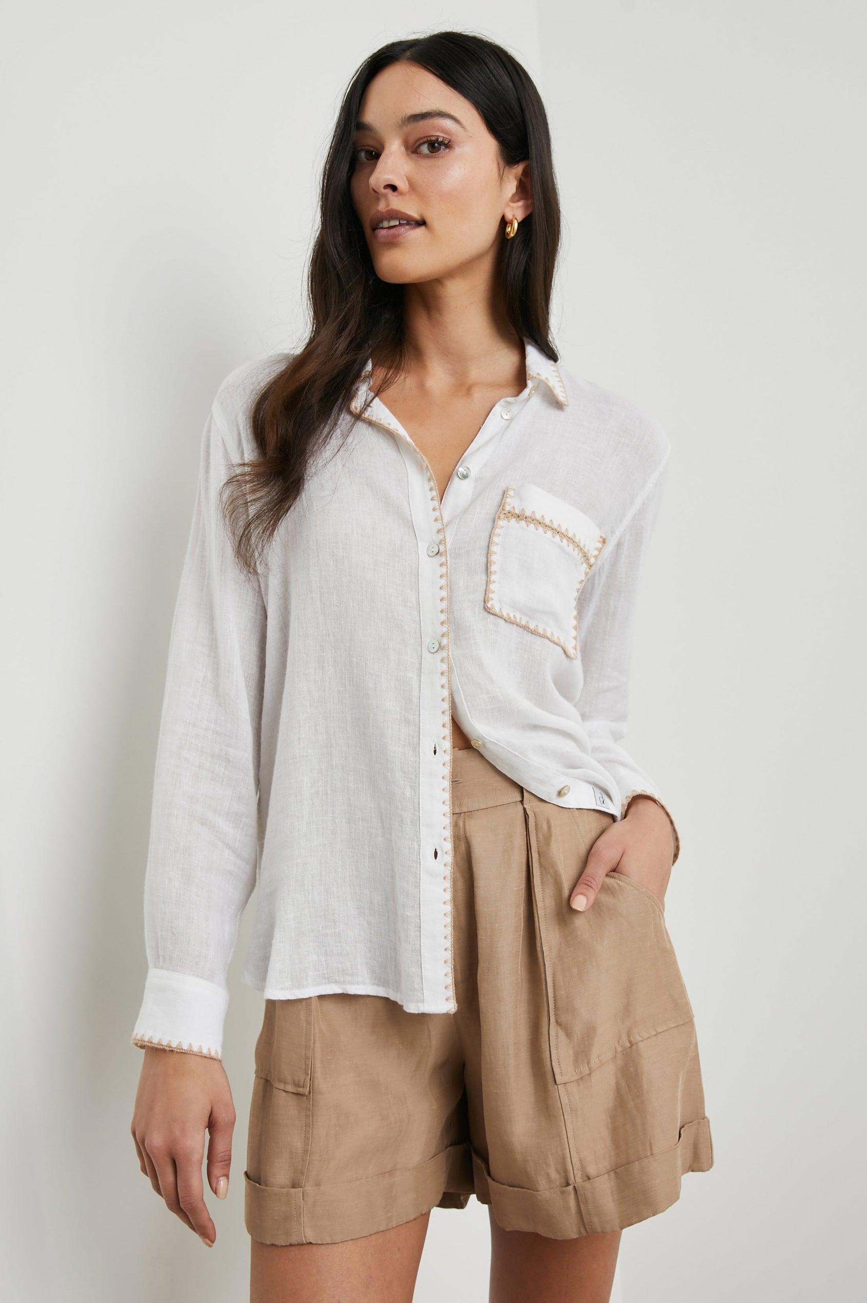 CHARLI-WHITE-BLANKET-STICH-FRONT