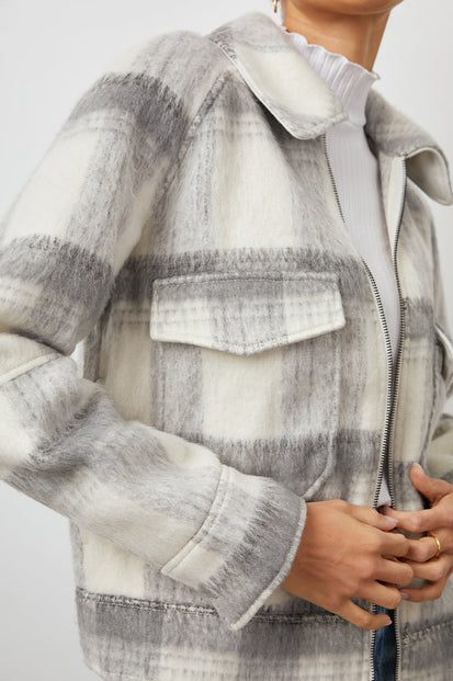 CHEYENNE SNOW GREY JACKET-DETAIL