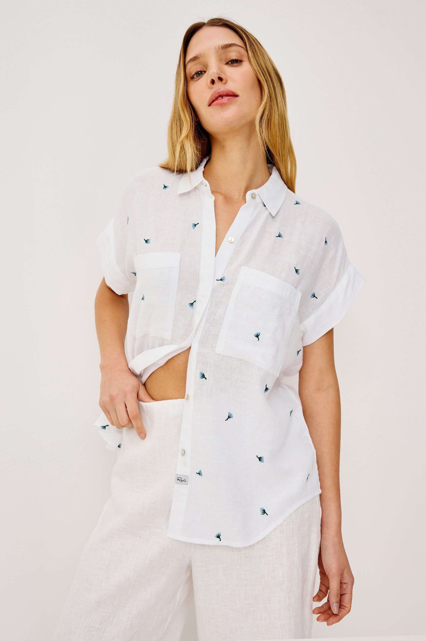 CITO SHIRT - BLUEBELL CARNATIONS