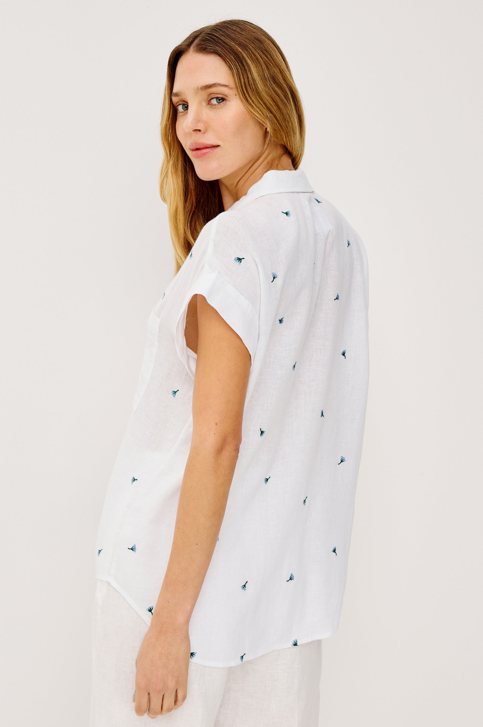 CITO SHIRT - BLUEBELL CARNATIONS