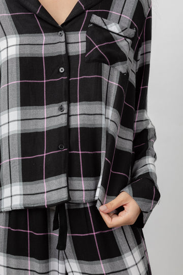 CLARA-BLACK-STORM-BERRY-DETAIL