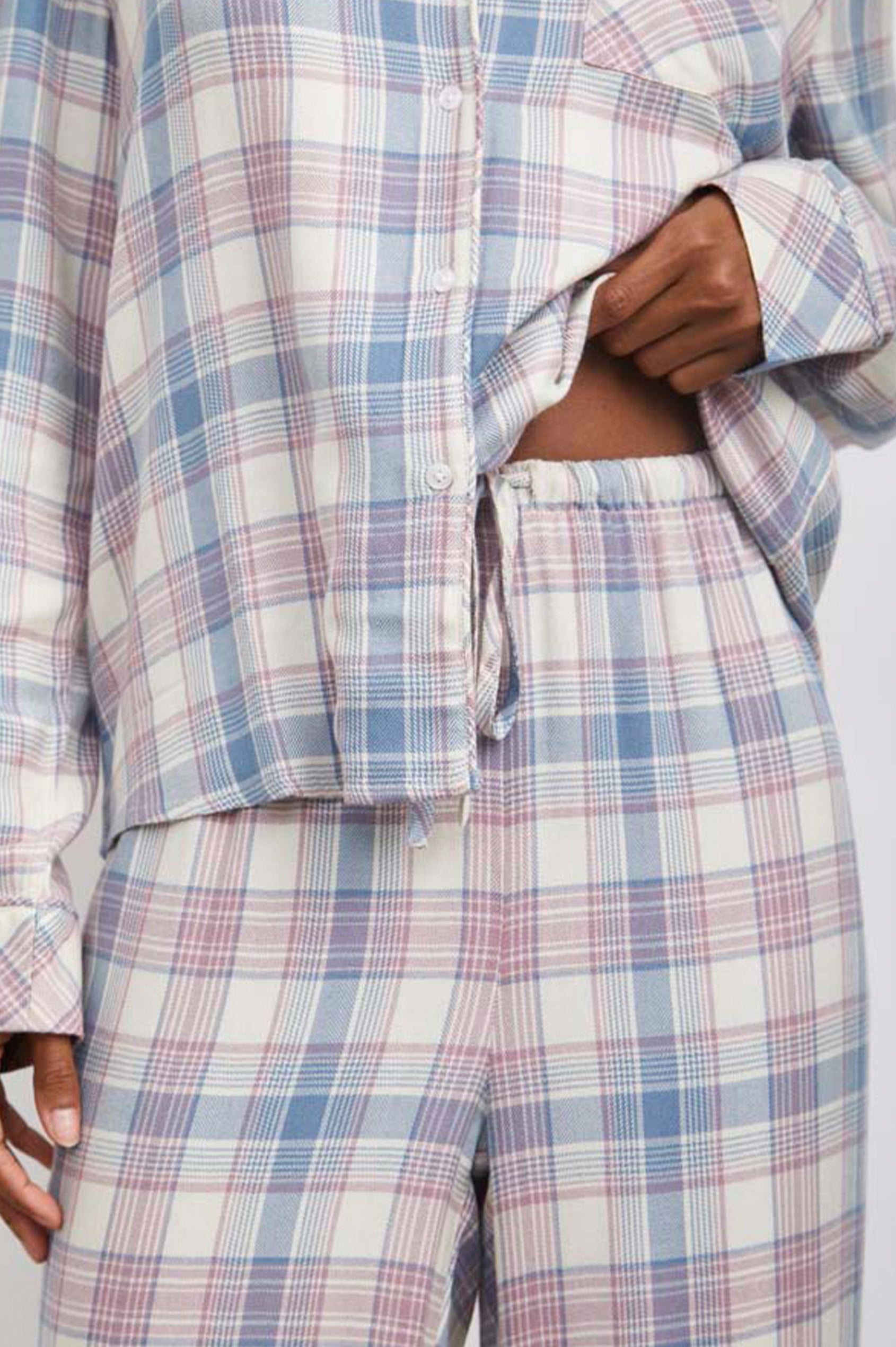 CLARA-IVORY-LILAC-RIVER- BOTTOM DETAIL