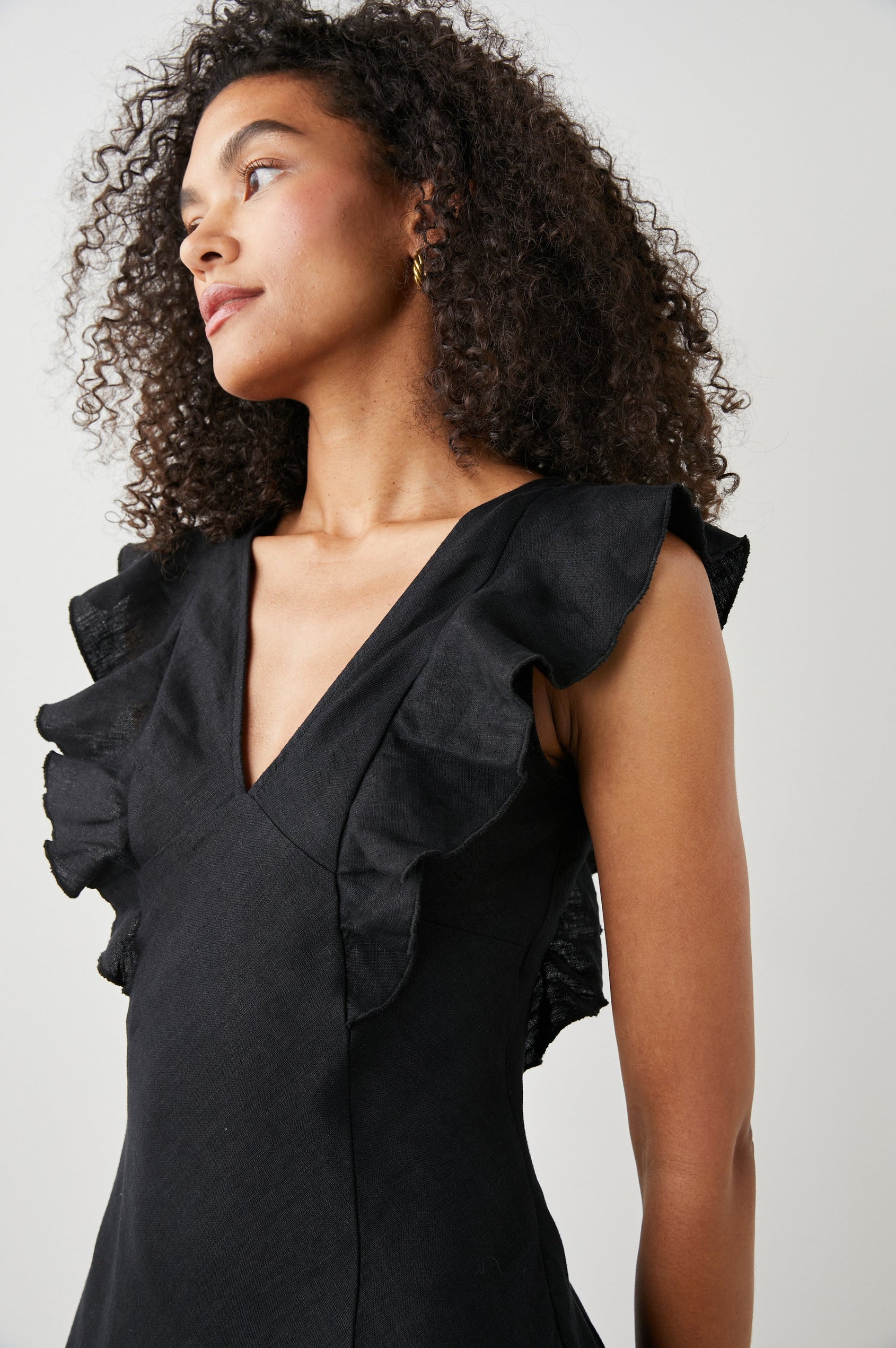 CONSTANCE DRESS BLACK - FRONT DETAIL