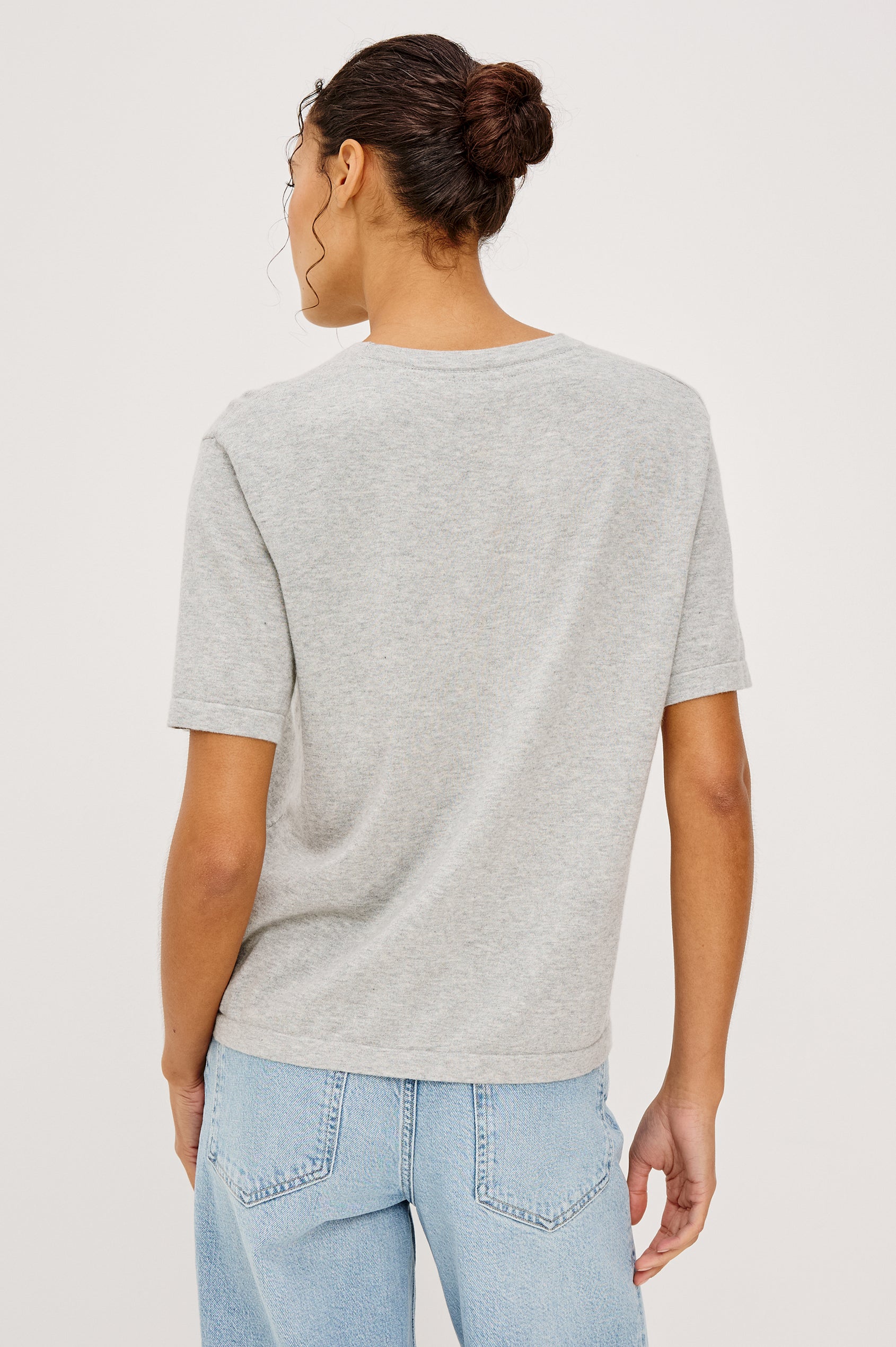 Cotton Cashmere Short Sleeve crew neck T-Shirt in Heather Grey - front view on model