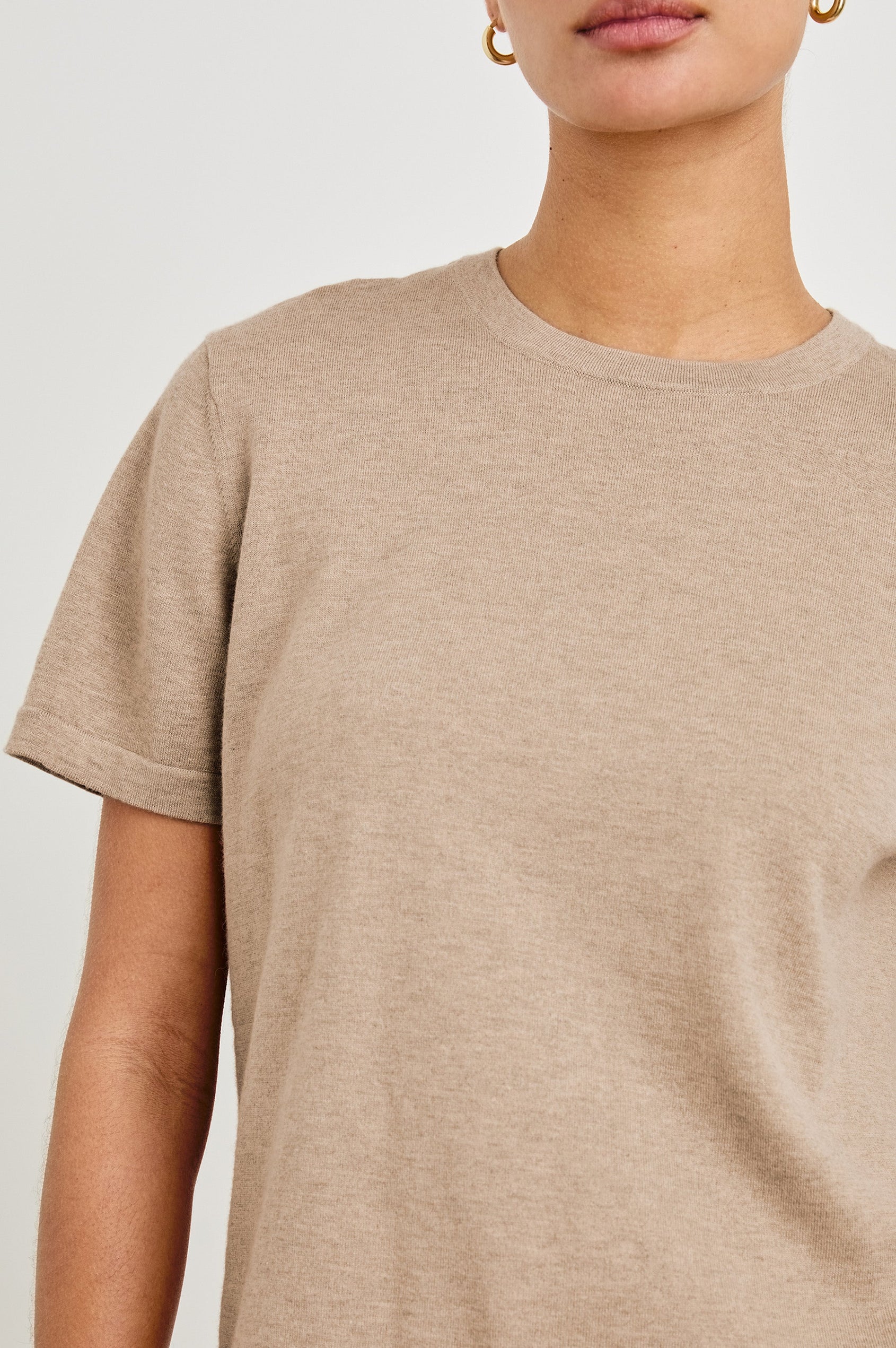 Cotton Cashmere Short Sleeve crew neck T-Shirt in Heather Oat - close up of details on model