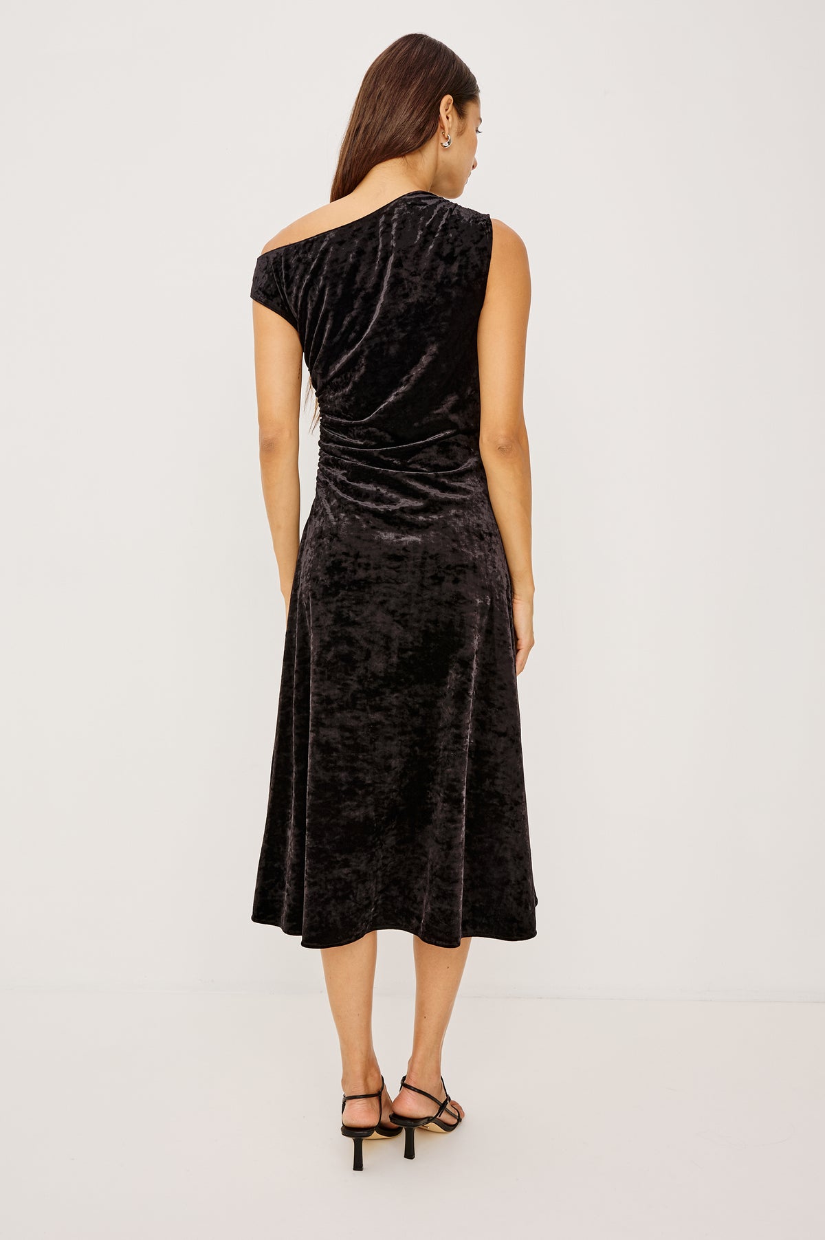 Model Delores Reed DELORES DRESS - BLACK VELVET – Rails UK