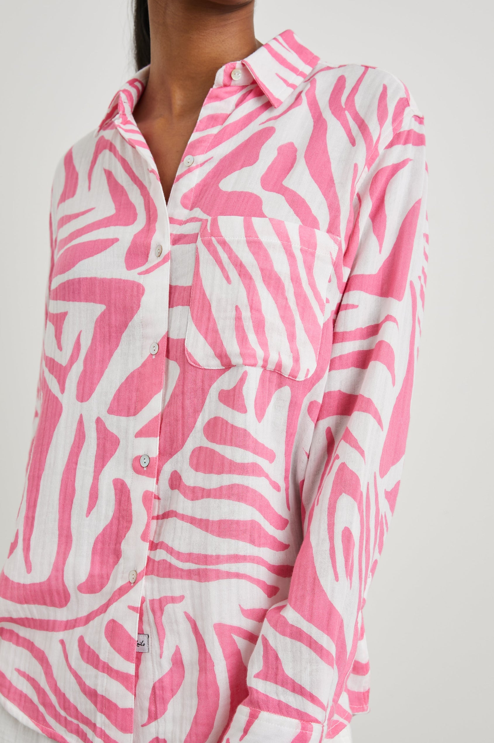 ELLIS-PINK-TIGER-DETAIL