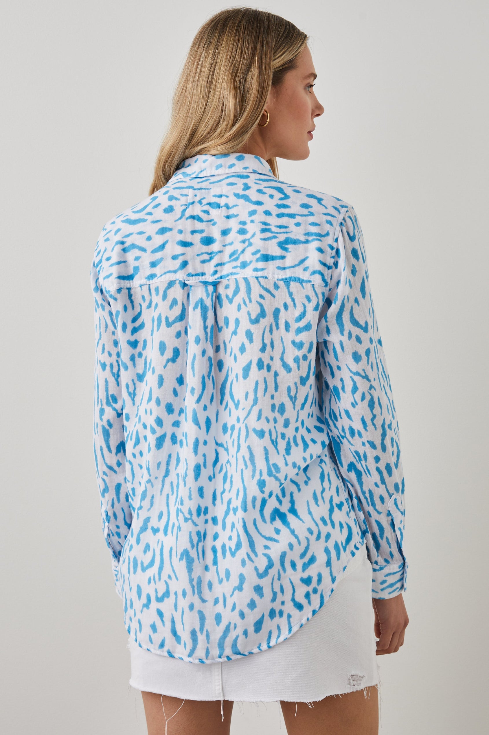 ELLIS SHIRT TEAL CHEETAH - BACK BODY