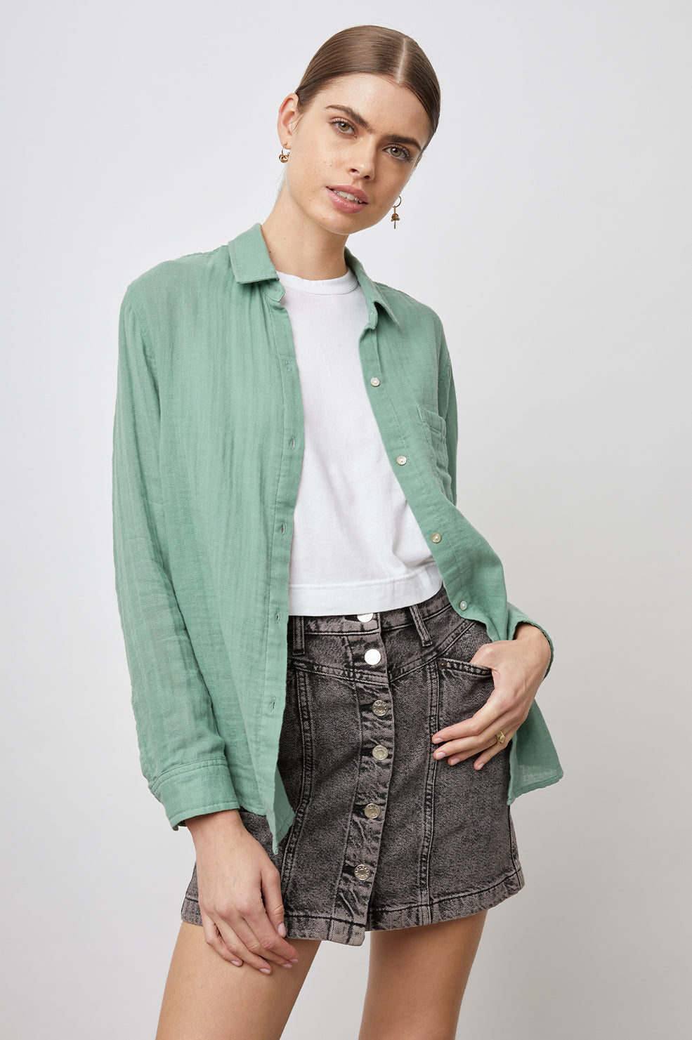 ELLIS GREEN APPLE SHIRT-FRONT IN MOTION