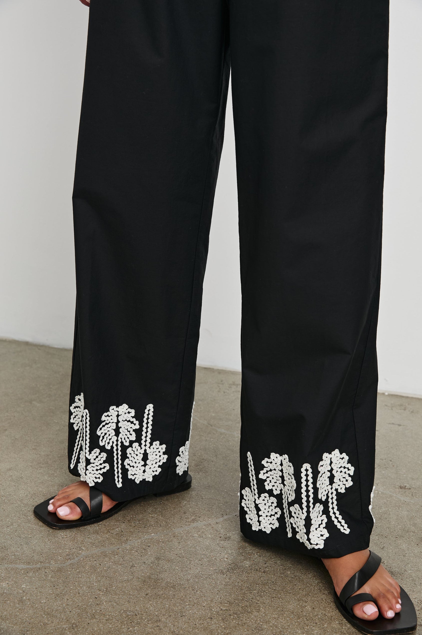 EMMIE-BLACK-IVORY-PALM-TREES-HEM DETAIL