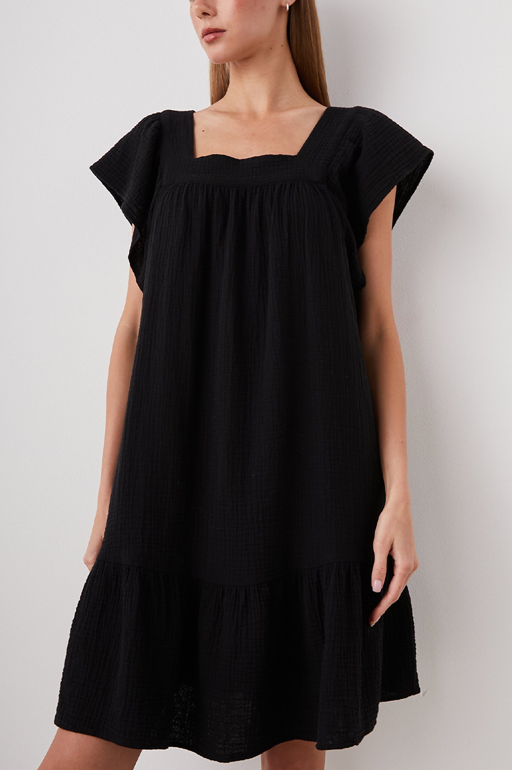 EVERDEEN-BLACK-FRONT ANGLE