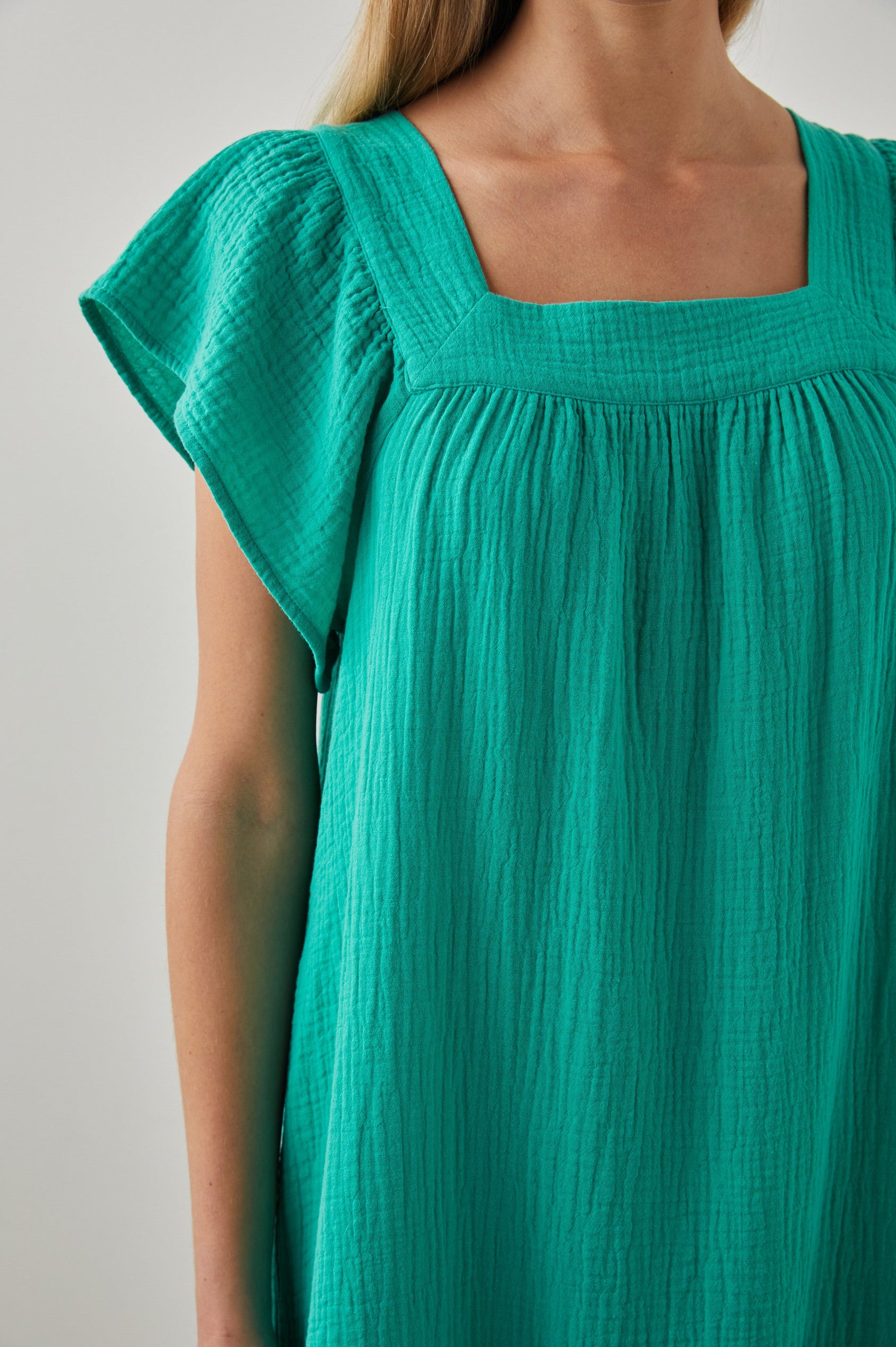 EVERDEEN DRESS - EMERALD - DETAILS