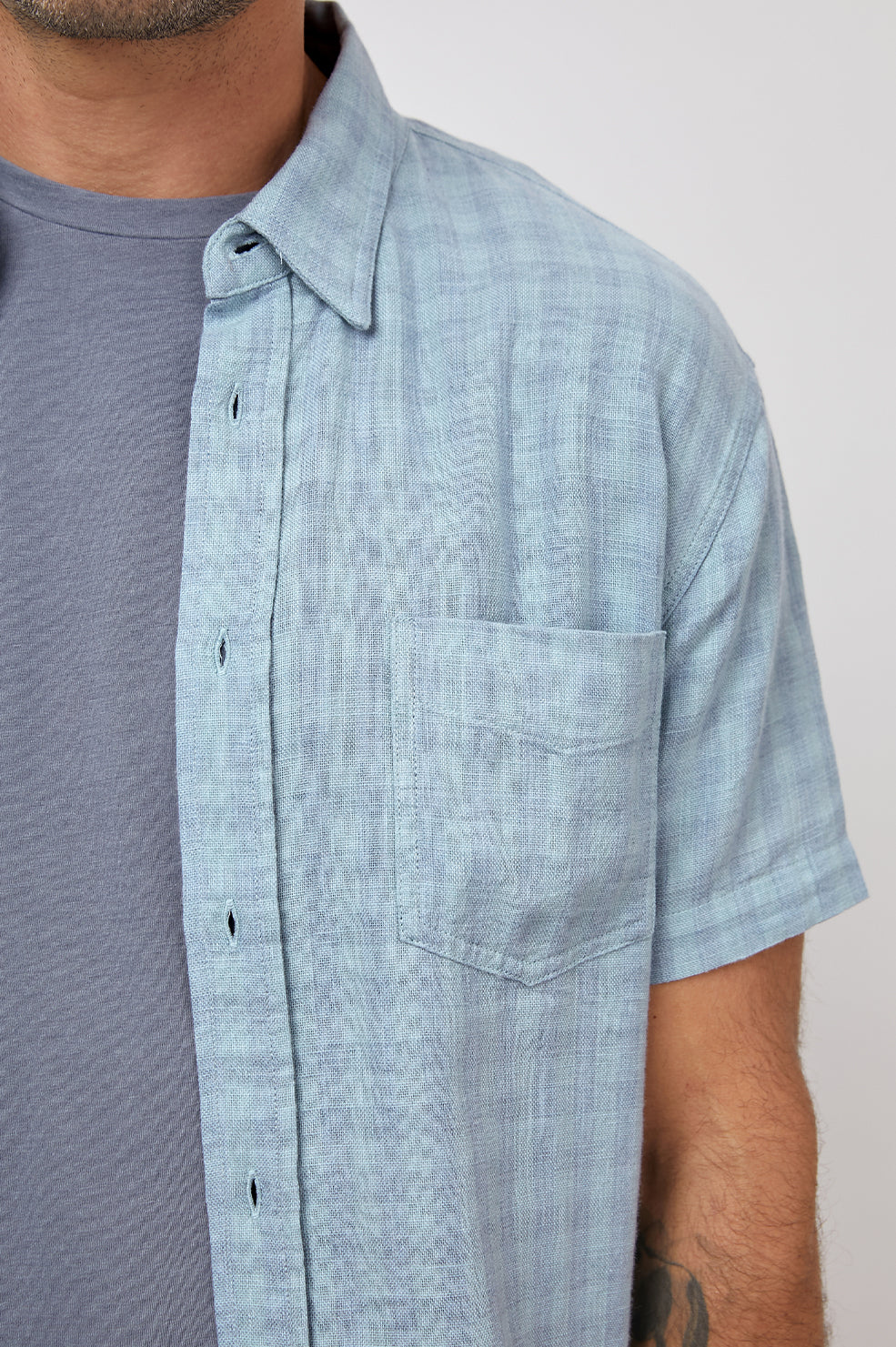 FAIRFAX LUCID SEAFOAM SHORT SLEEVE BUTTON DOWN- DETAIL