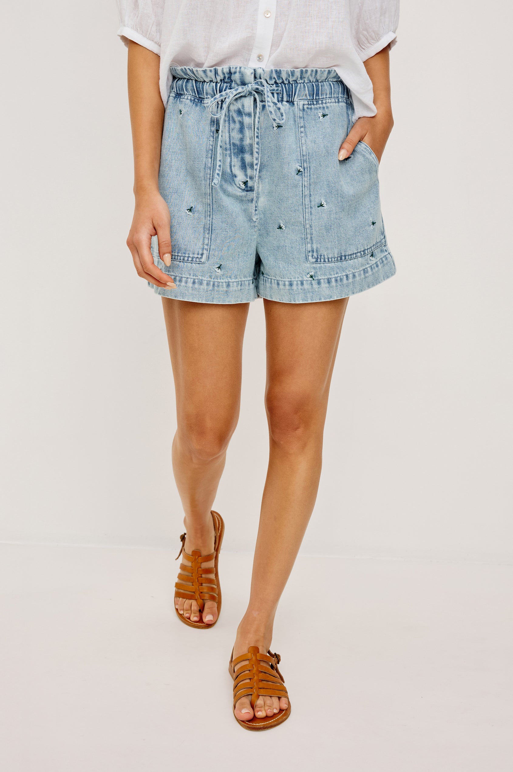 FOSTER SHORT - IVORY CARNATIONS