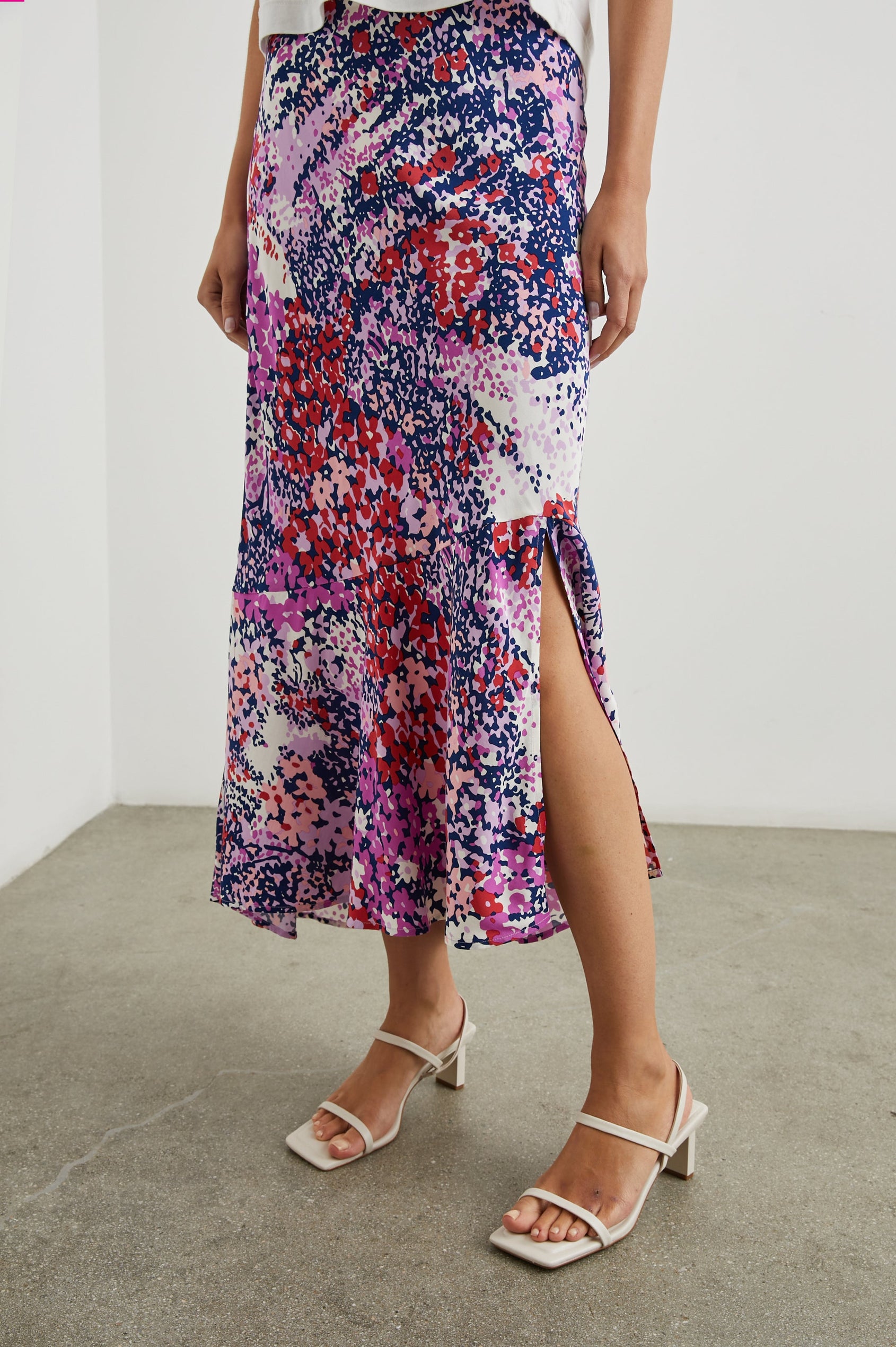 GALA-PURPLE-GARDENIA-SIDE ANGLE