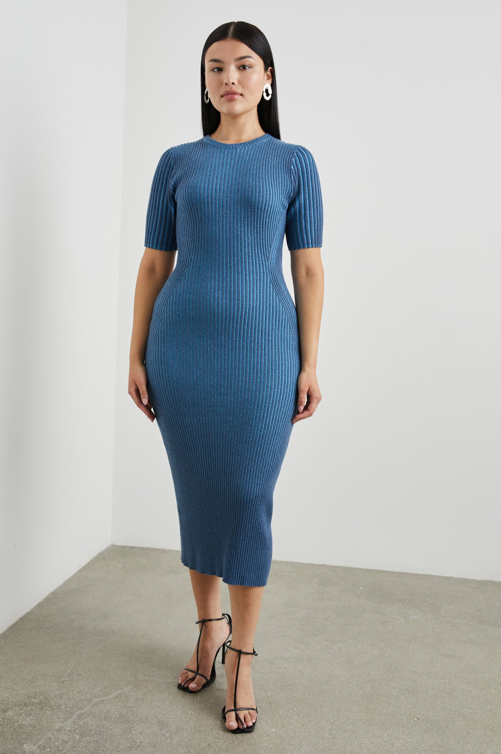 GENESIS-LAKE-MELANGE-FULL FRONT BODY MODEL 2