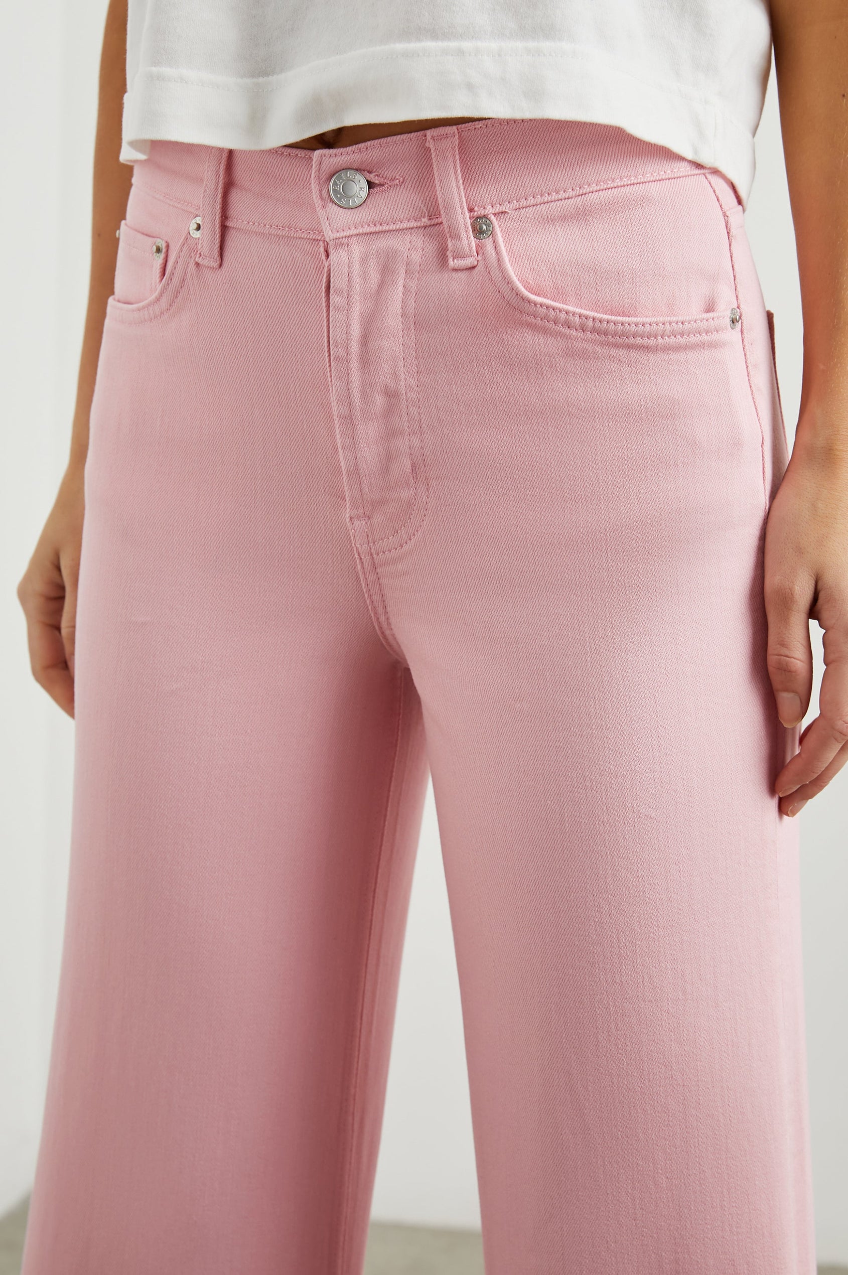 GETTY CROP WIDE LEG - BUBBLE GUM - FRONT DETAILS
