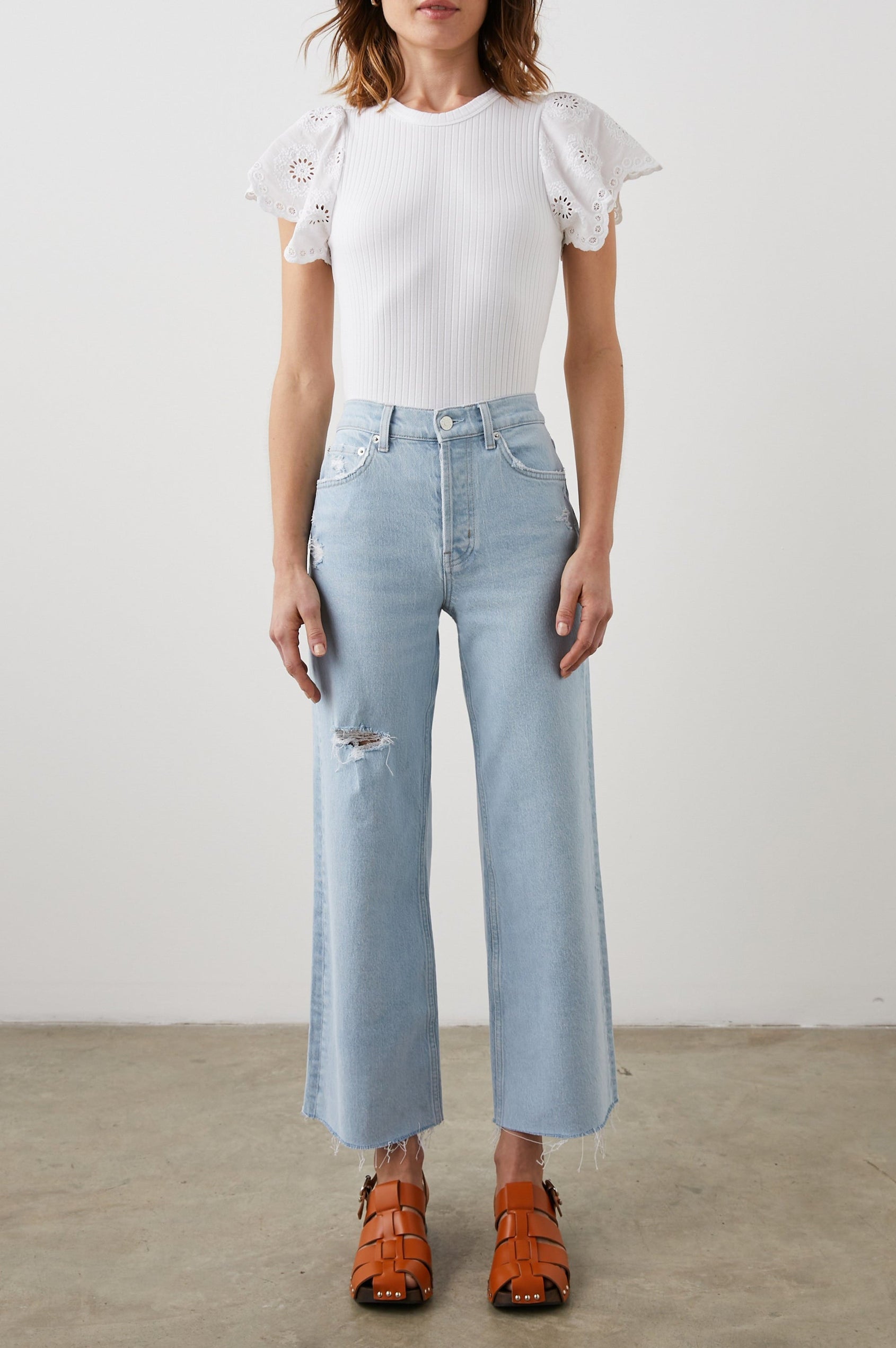 GETTY CROP OCEANVIEW DISTRESS - FULL FRONT BODY