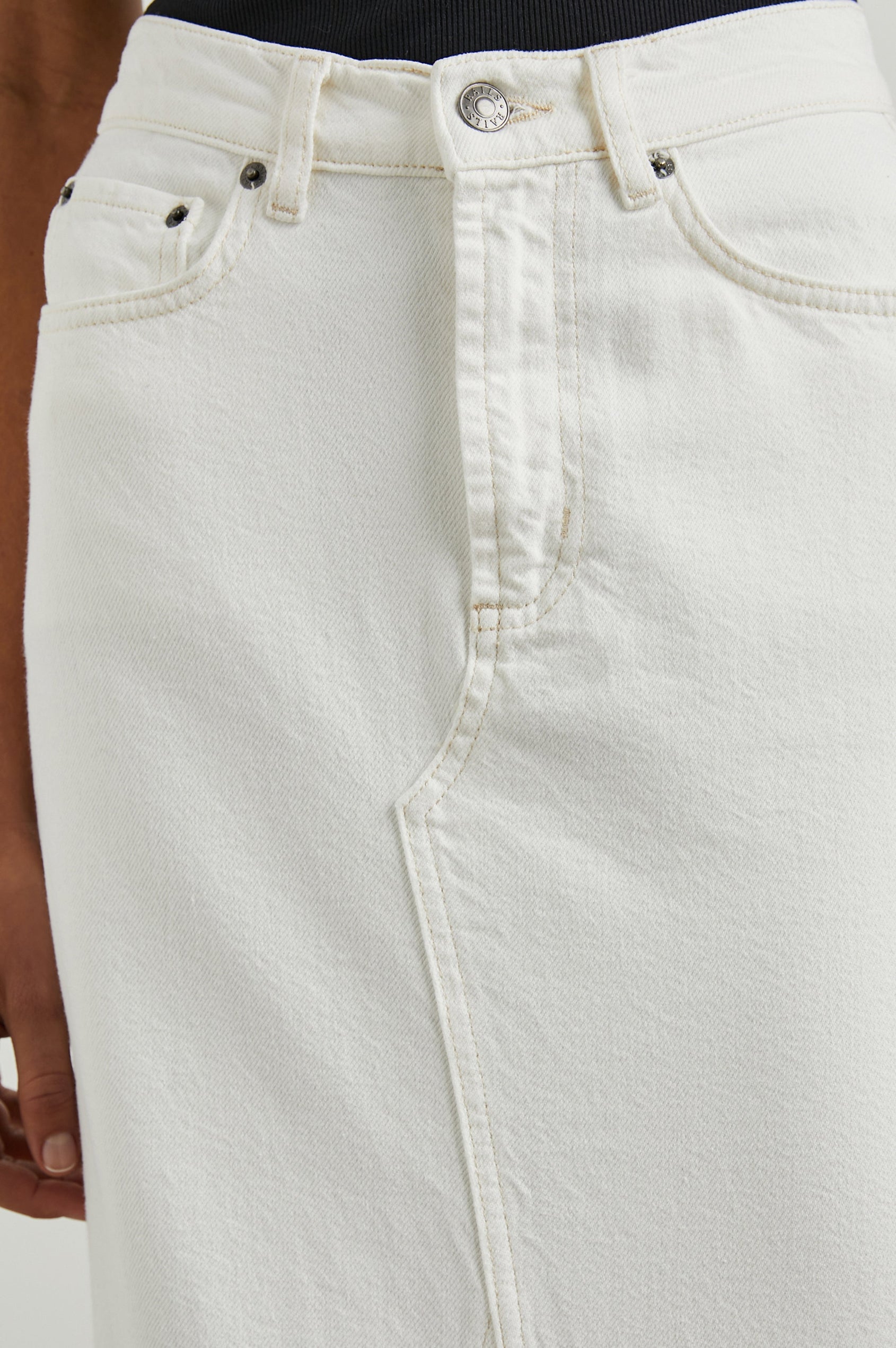 HIGHLAND SKIRT - ECRU - FRONT DETAILS