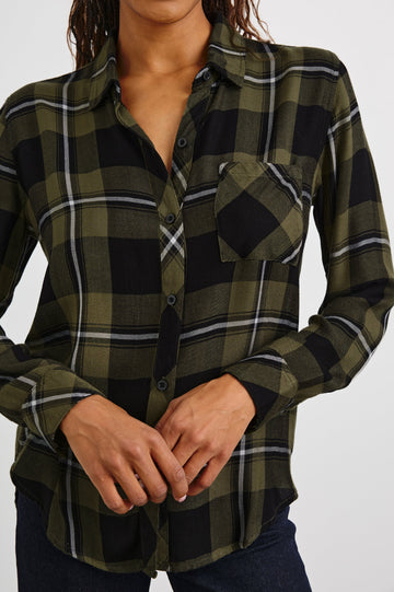 HUNTER-BLACK-OLIVE-IVORY-DETAIL