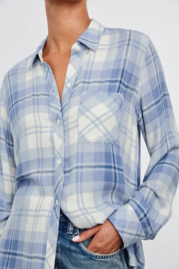 HUNTER-BLUEBELL-SNOW-DETAIL