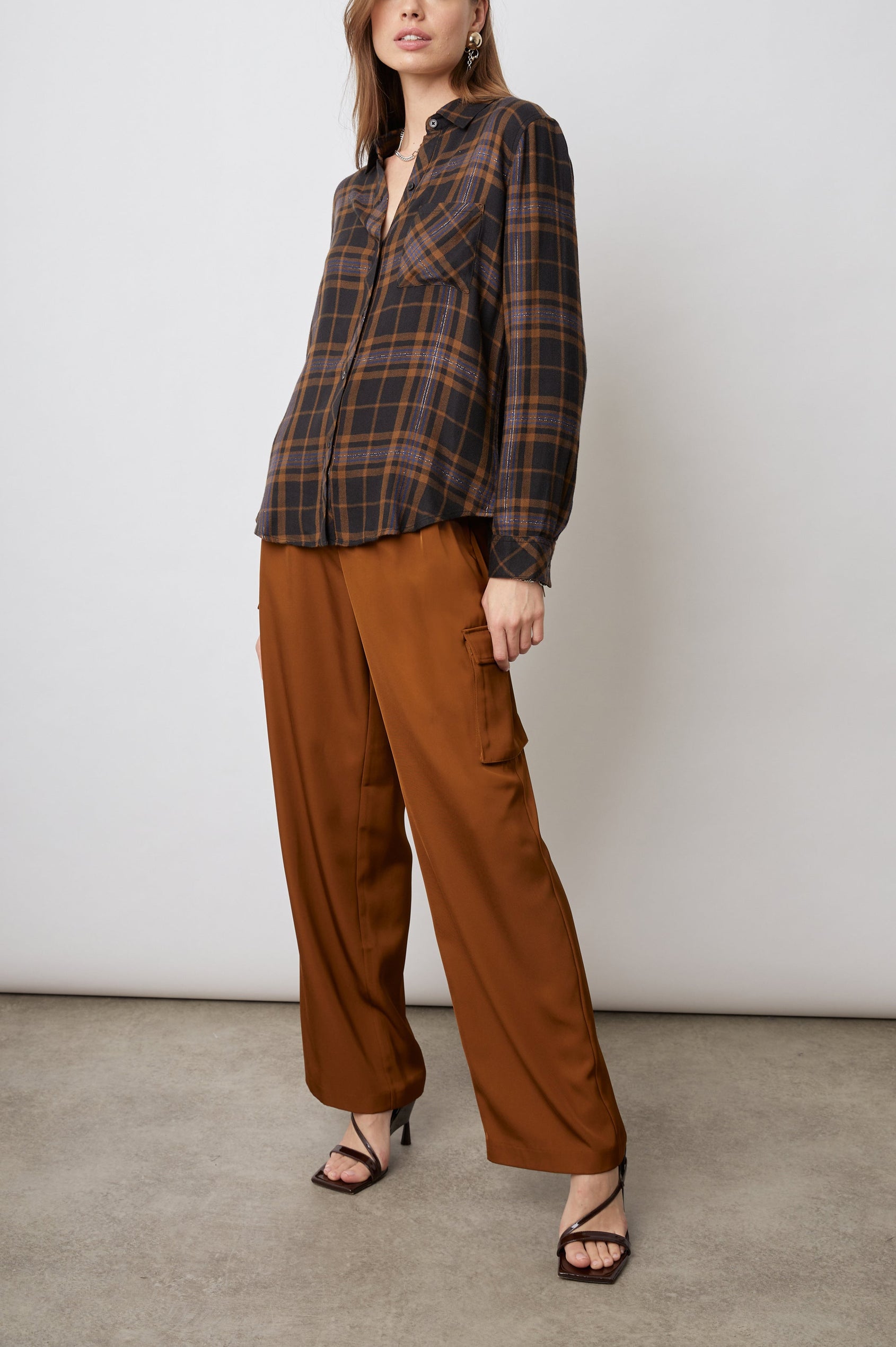 HUNTER-CAMEL-BLACK-LUREX-FULL FRONT BODY