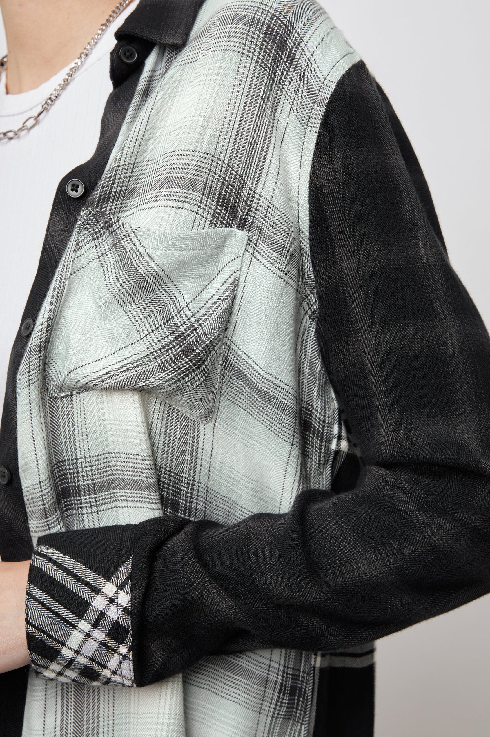 HUNTER-MIXED-ONYX-PLAID-DETAIL