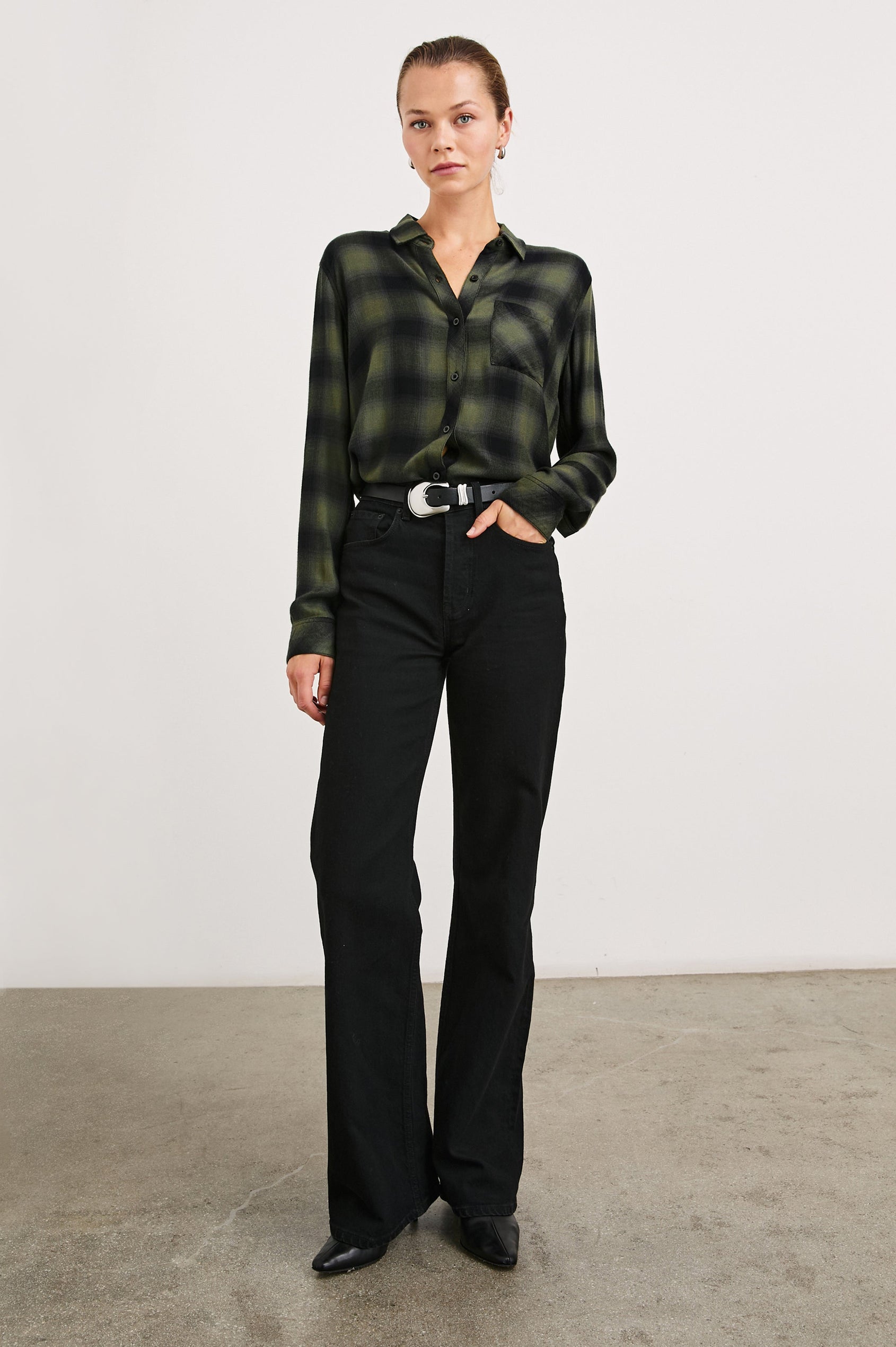 HUNTER-OLIVE-SHADOW-ONYX-FULL FRONT BODY