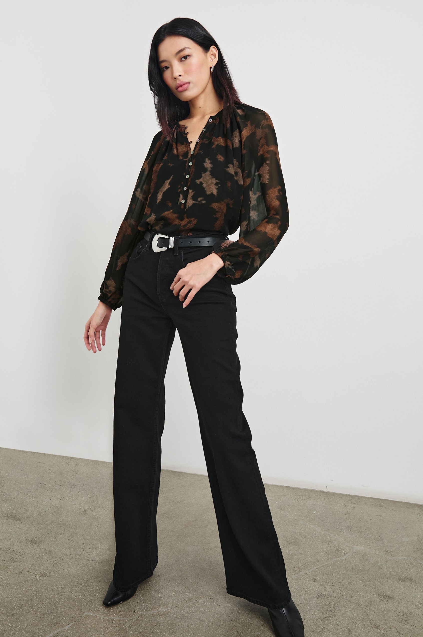 INDI-DIFFUSED-SANDSTONE-FRONT ANGLE