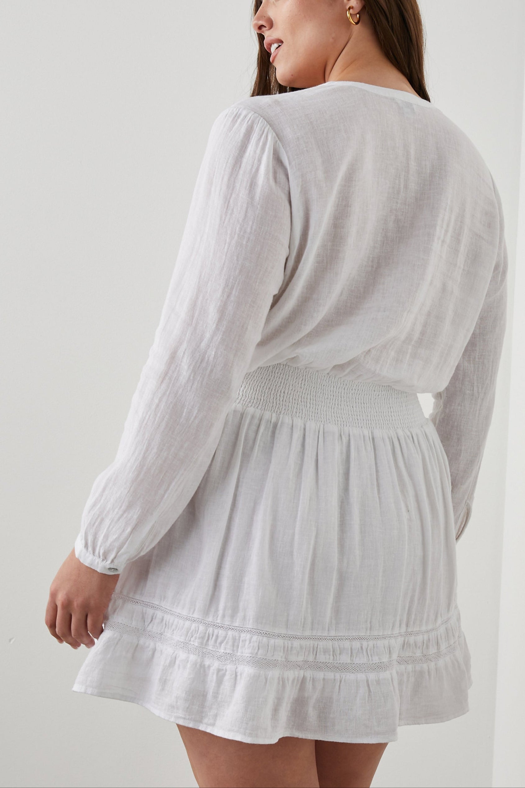 JASMINE DRESS WHITE LACE DETAILS - BACK MODEL 2