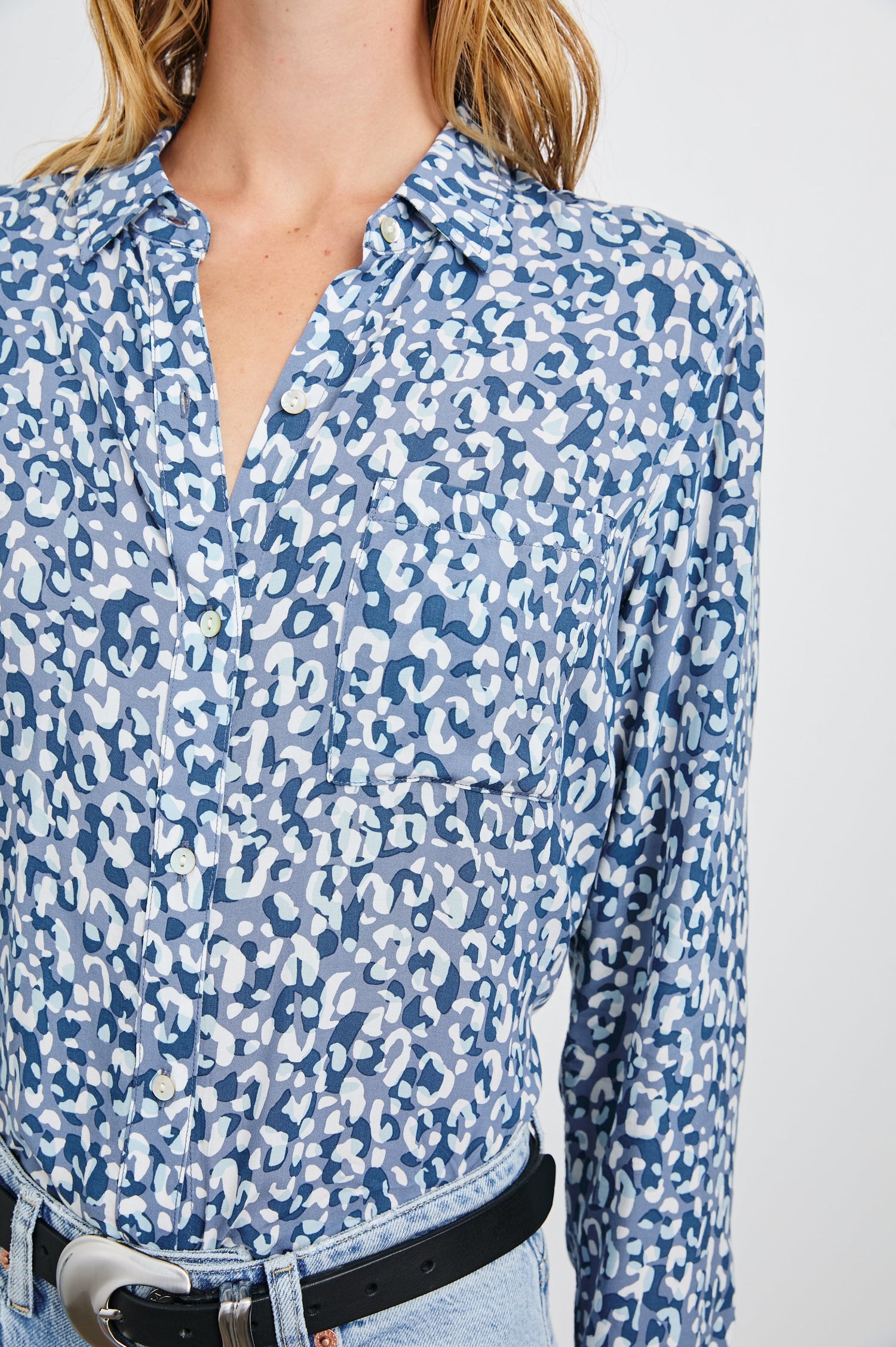 JOSEPHINE-BLUE-MIXED-CHEETAH-DETAIL