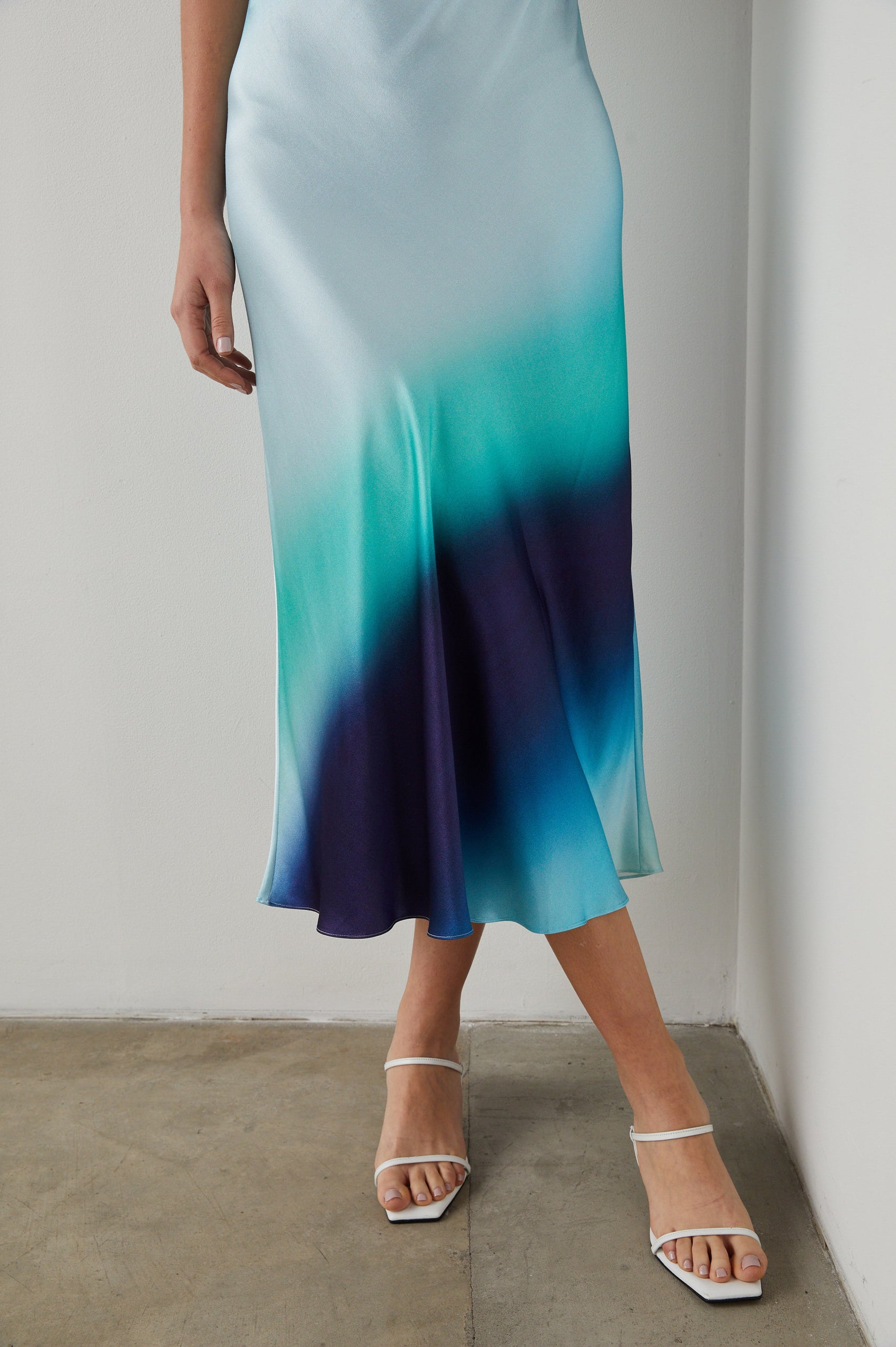 LARAMIE-MALIBU-WAVES-BOTTOM DETAIL