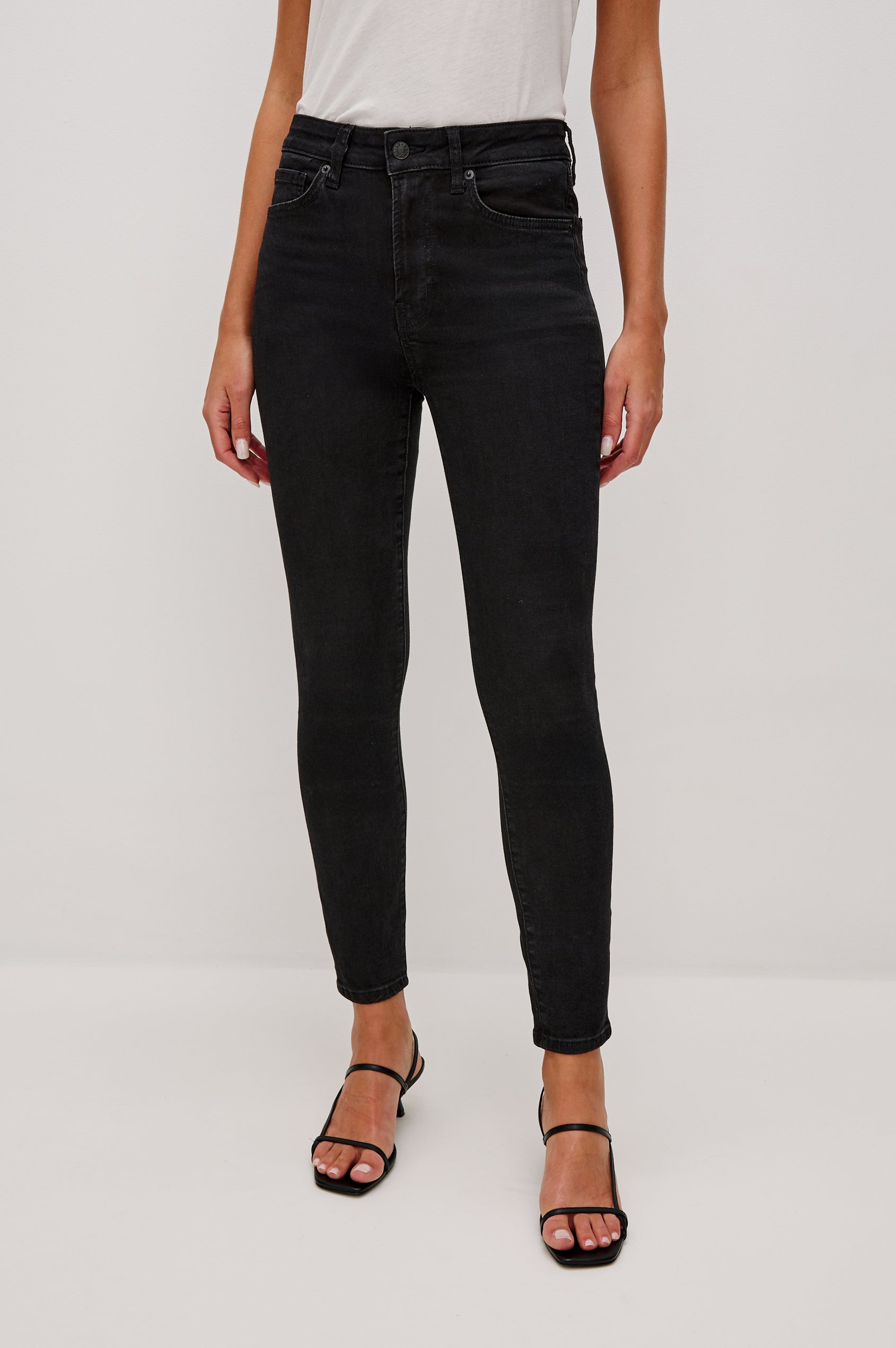 Larchmont 5-pocket Skinny Jean in Black Onyx Colorway. Front View Shown on Model.