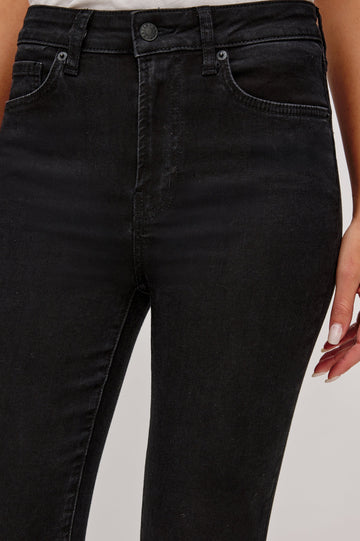Larchmont 5-pocket Skinny Jean in Black Onyx Colorway. Front Detail View Shown on Model.
