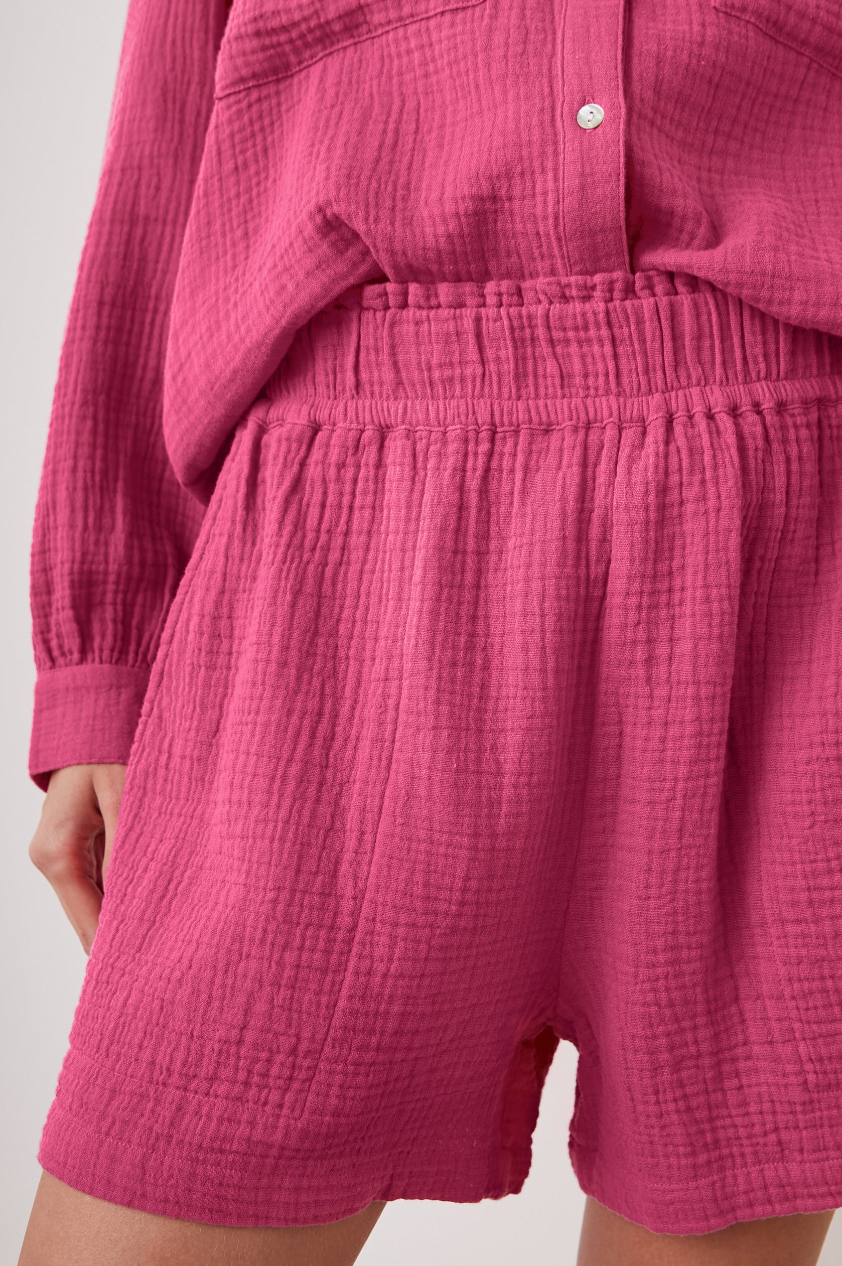 LEIGHTON SHORT HIBISCUS - DETAIL