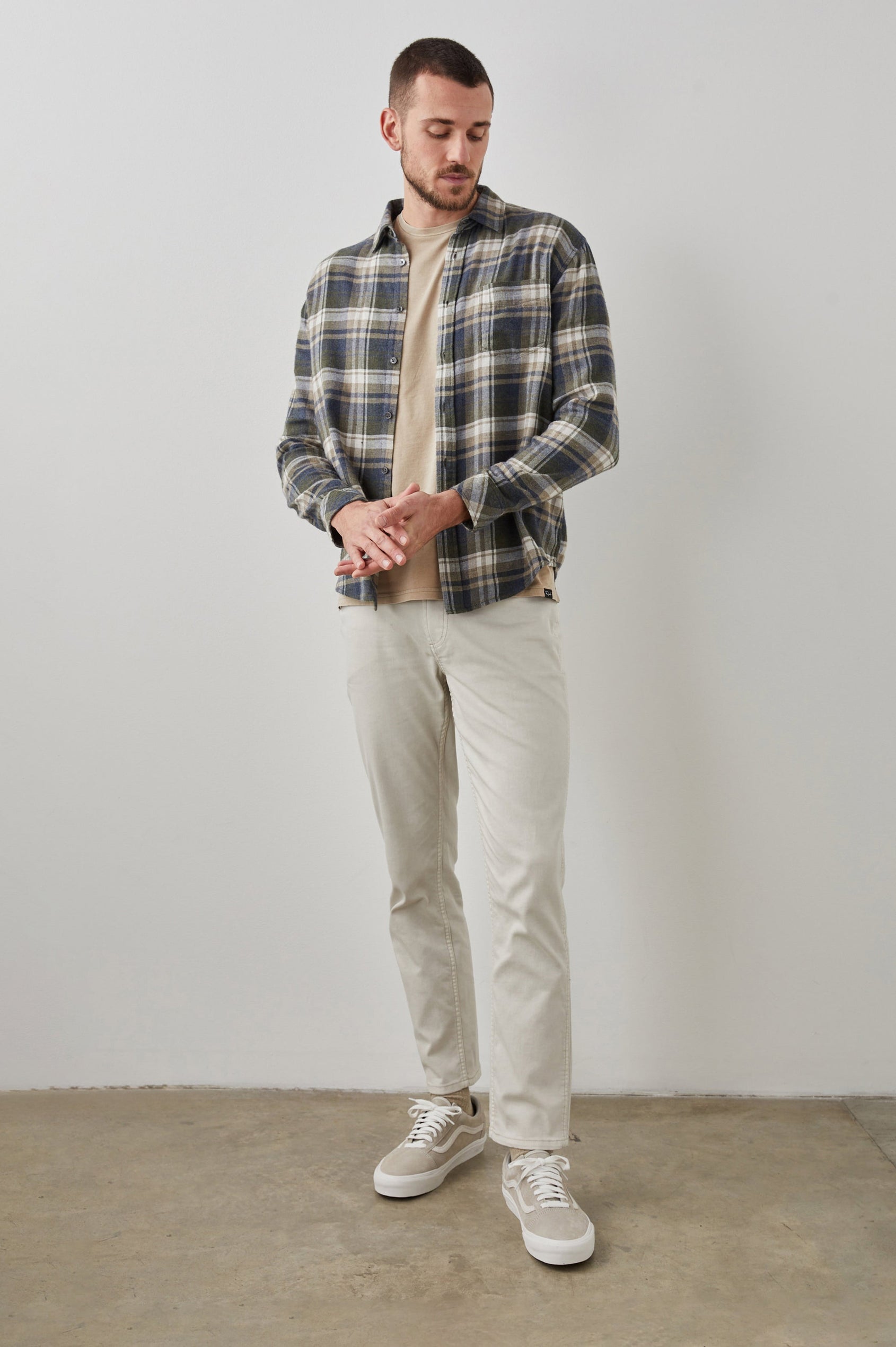 LENNOX-BLUE-MOSS-LODGE-FULL FRONT BODY