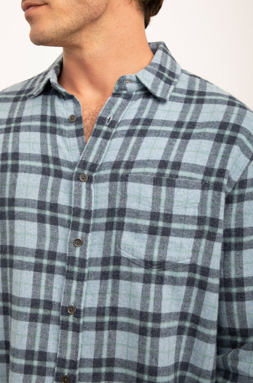 LENNOX ALGAE MELANGE - FRONT BUTTON DETAILS